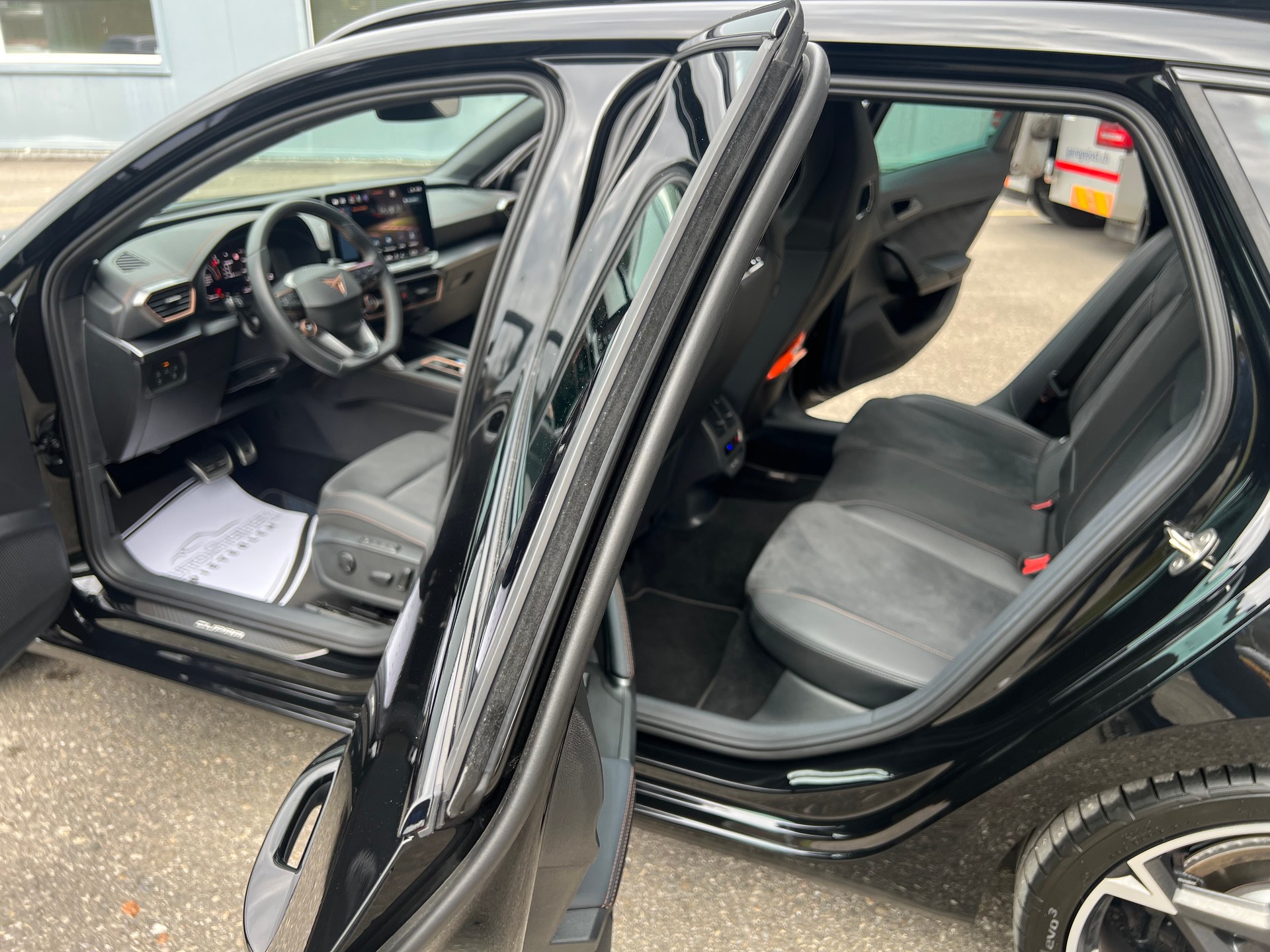 CUPRA LEON "272 PS" !! ST 1.5 E.-HYBRID pHEV. VZ-DSG. CH WAGEN !! AMAG VOLLGARANTIE. TOP AUSSTATTUNG.-image-19