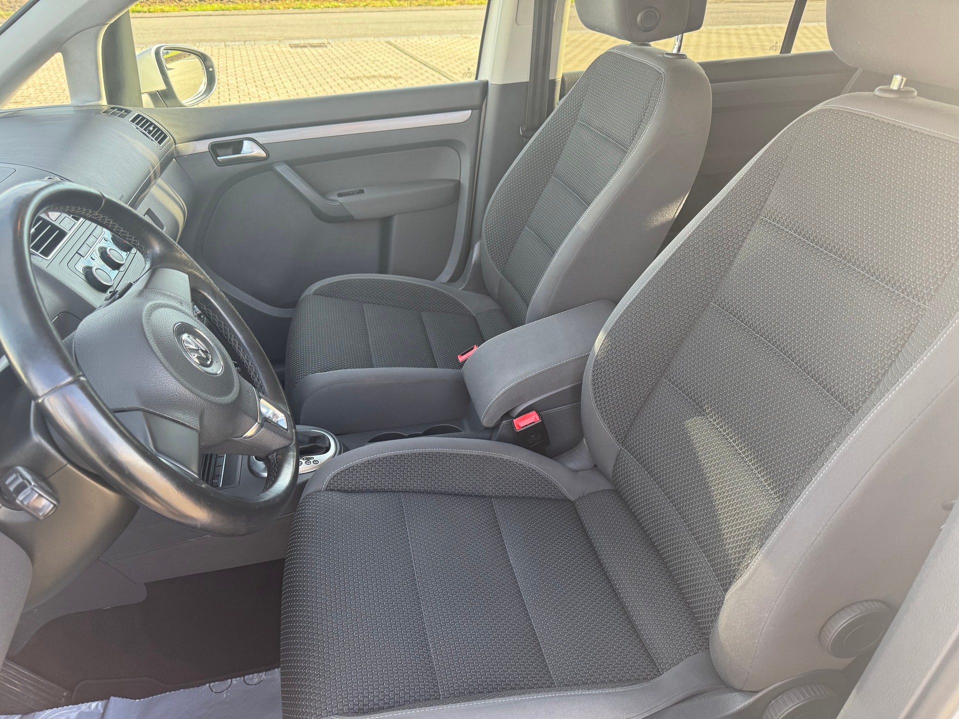 VW Touran 1.6 TDI Trendline DSG .7 Sitzplätze-image-8