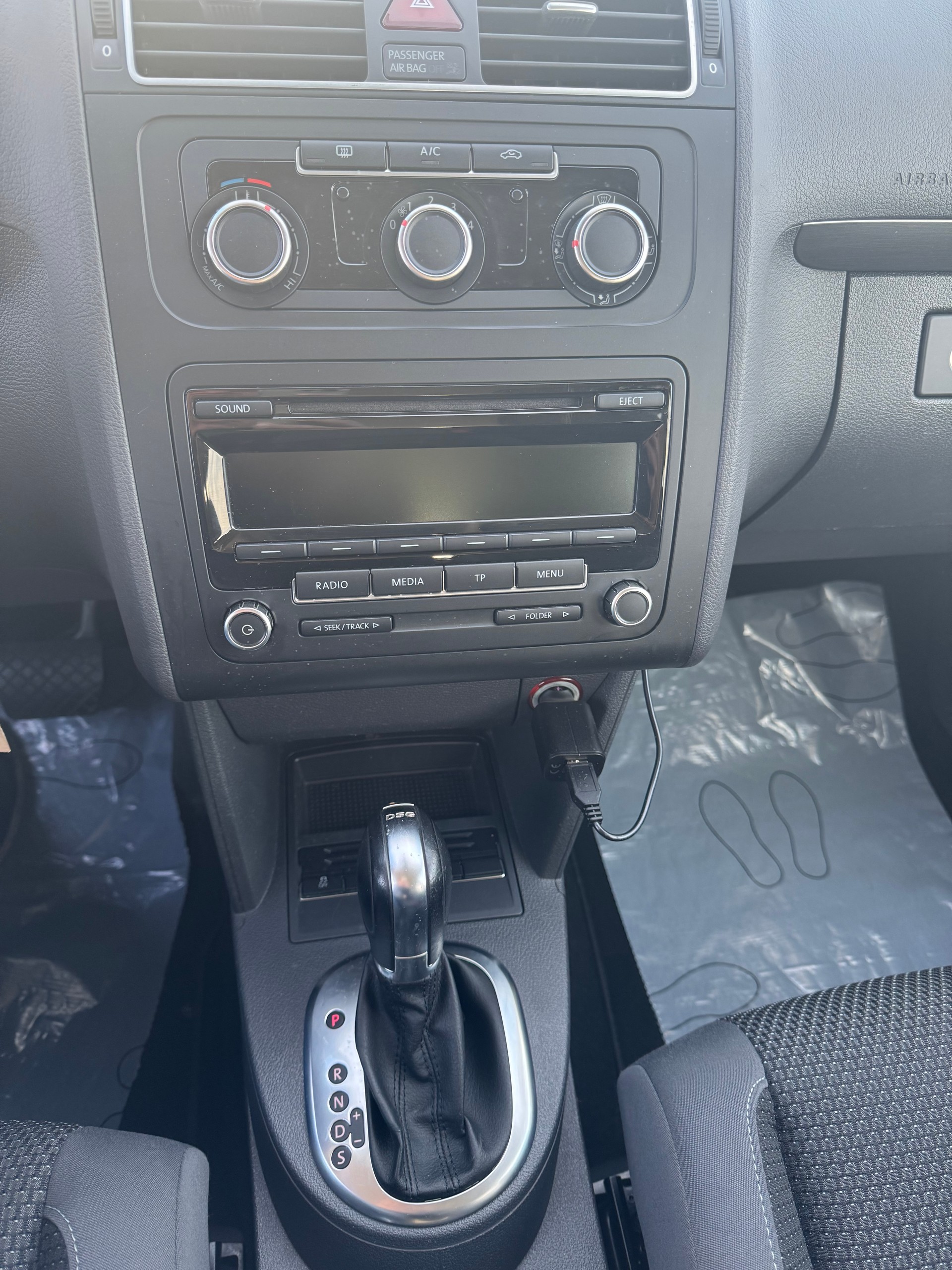 VW Touran 1.6 TDI Trendline DSG .7 Sitzplätze-image-11