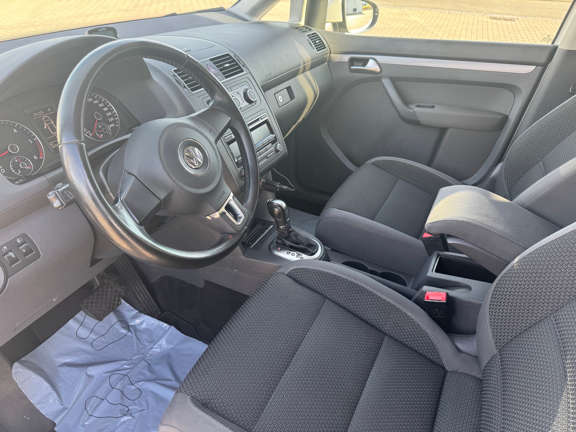 VW Touran 1.6 TDI Trendline DSG .7 Sitzplätze-image-6