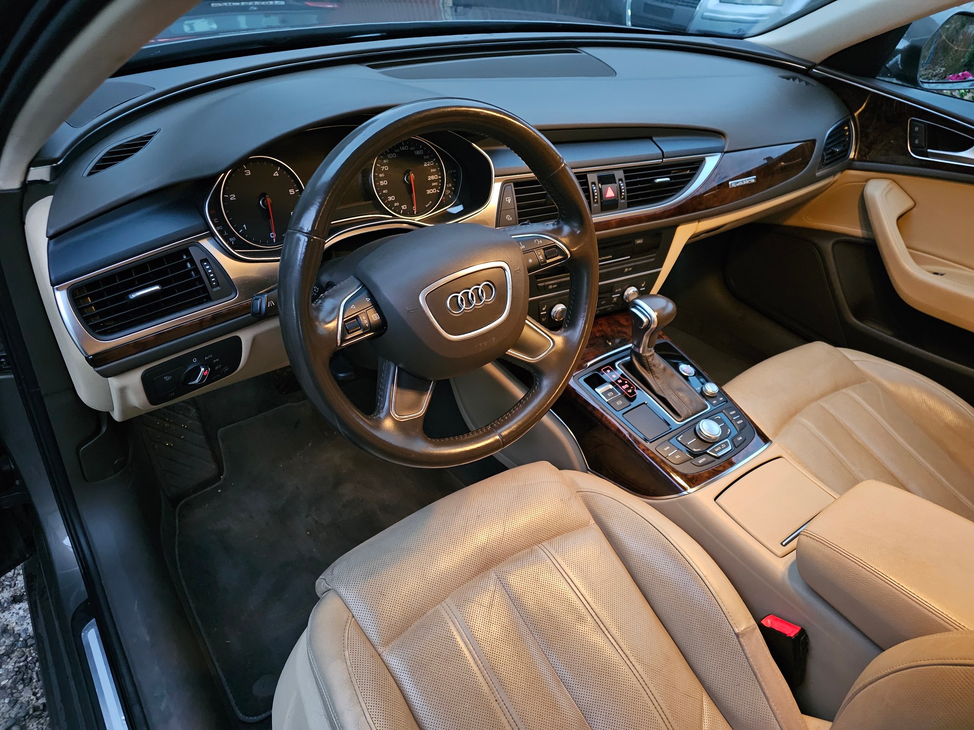 AUDI Audi A6 quattro S-tronic-image-8