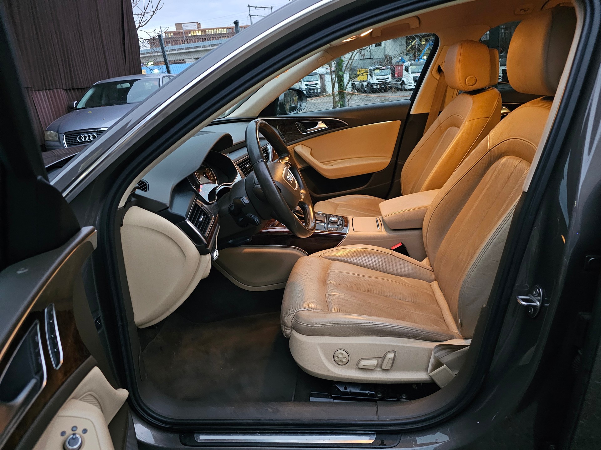 AUDI Audi A6 quattro S-tronic-image-7