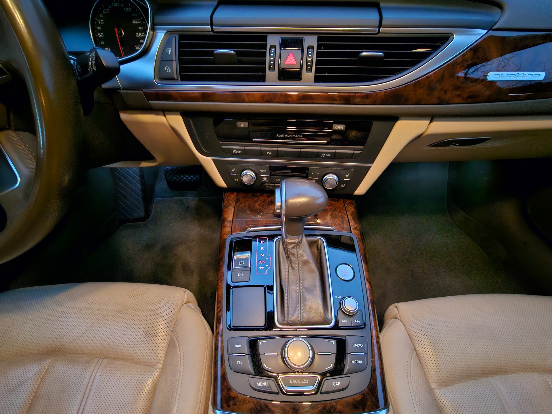 AUDI Audi A6 quattro S-tronic-image-10