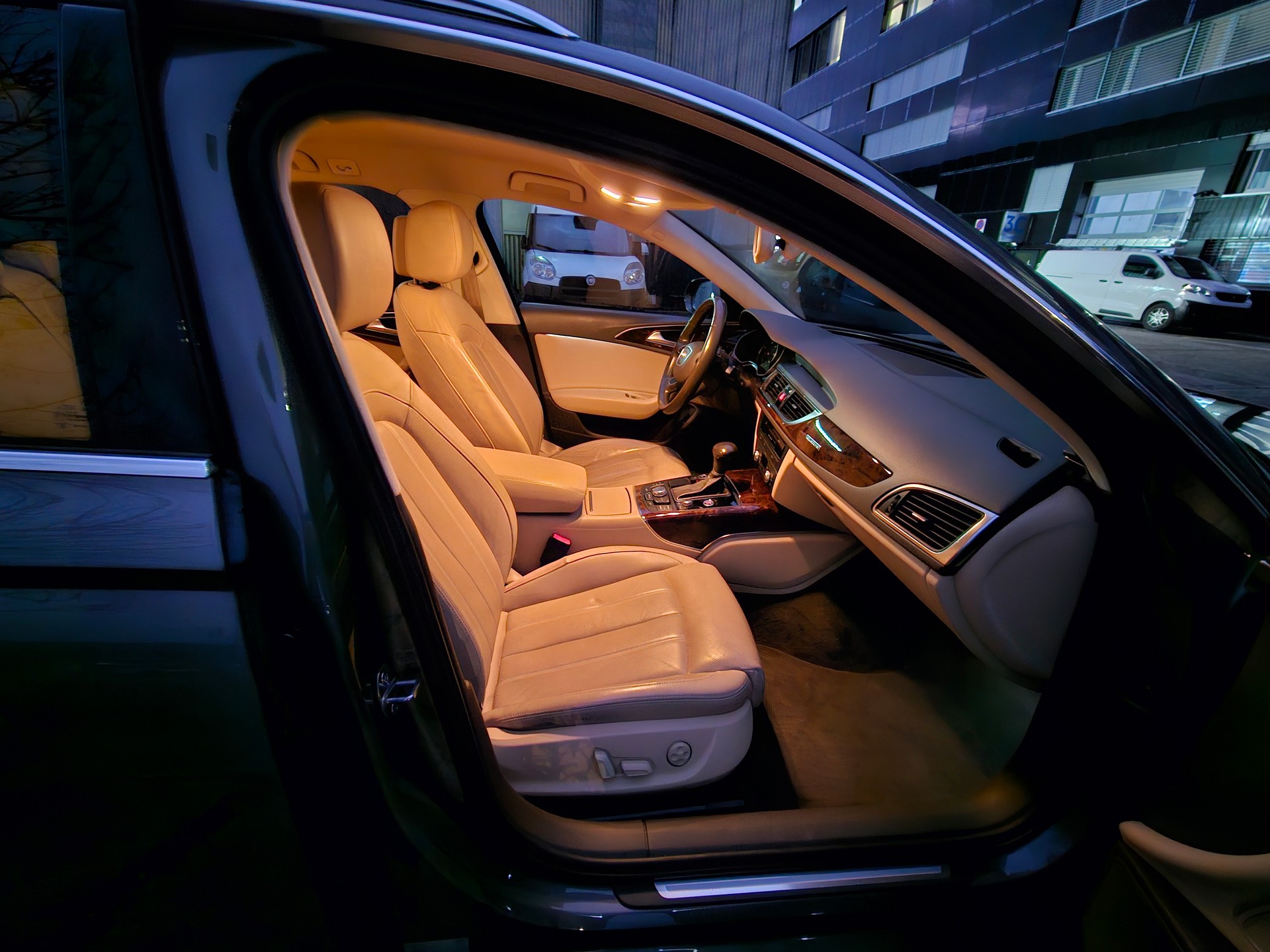 AUDI Audi A6 quattro S-tronic-image-11