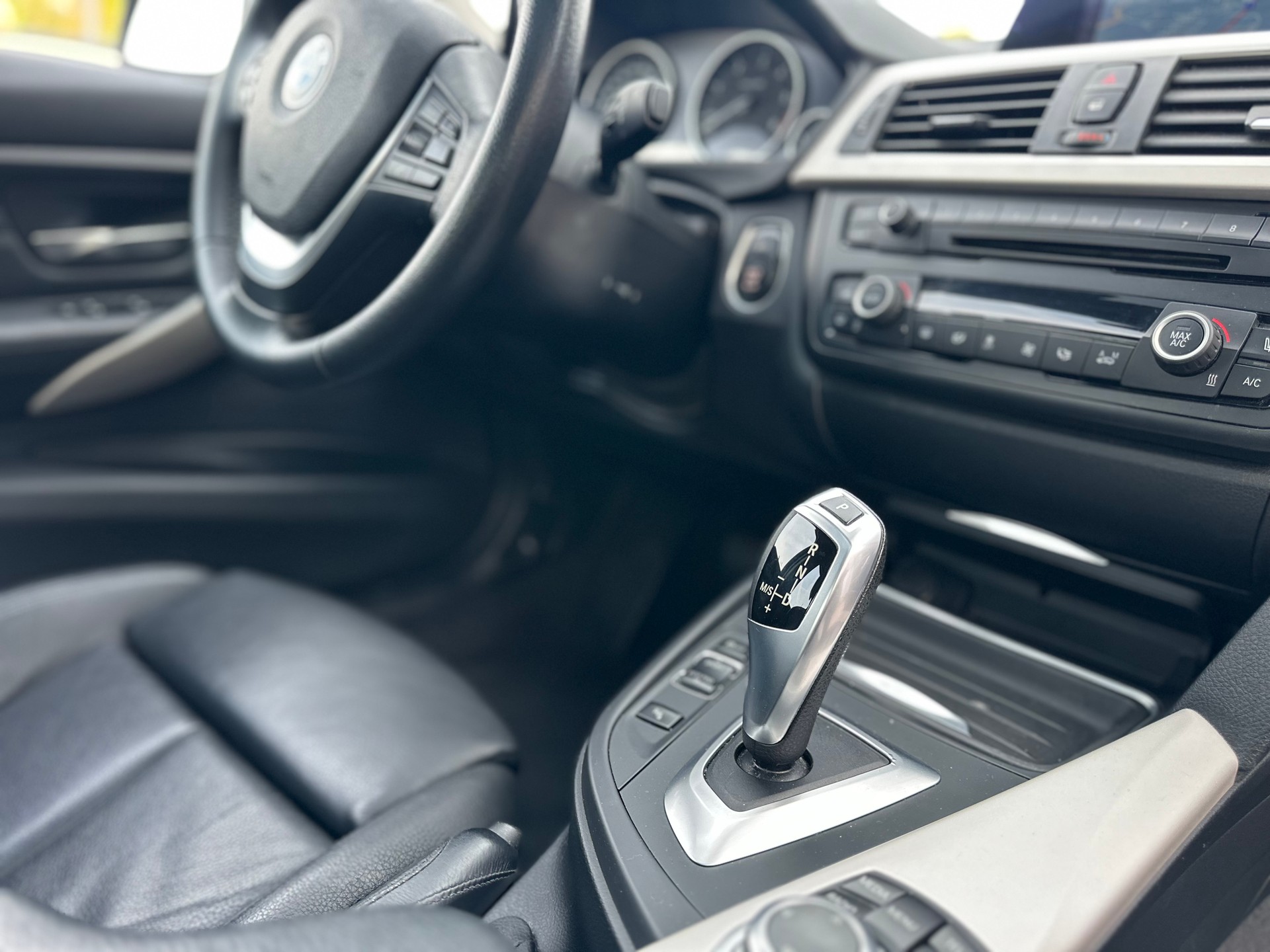 BMW 320d xDrive Steptronic-image-6