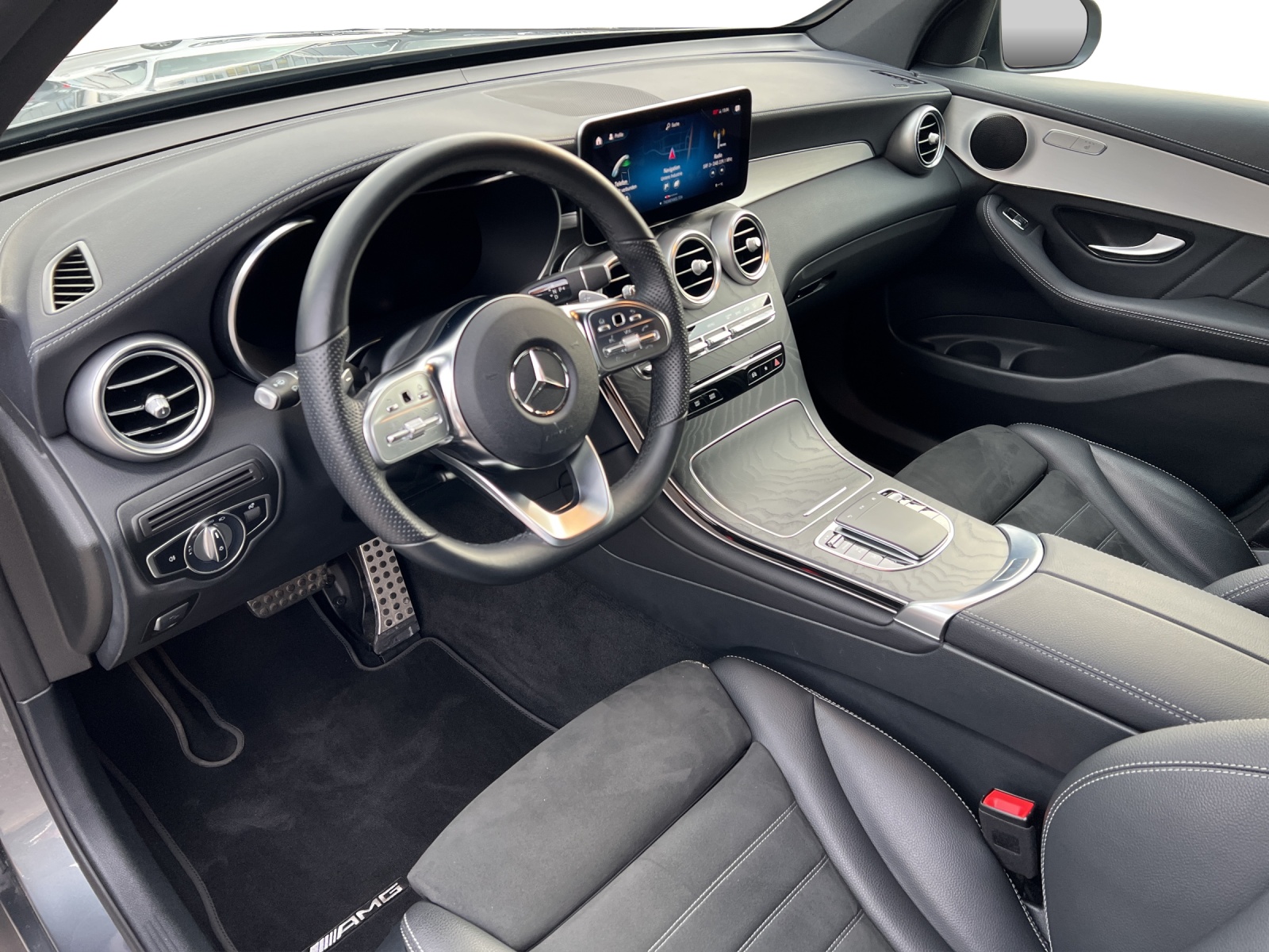 MERCEDES-BENZ GLC 200 AMG Line 4Matic-image-14