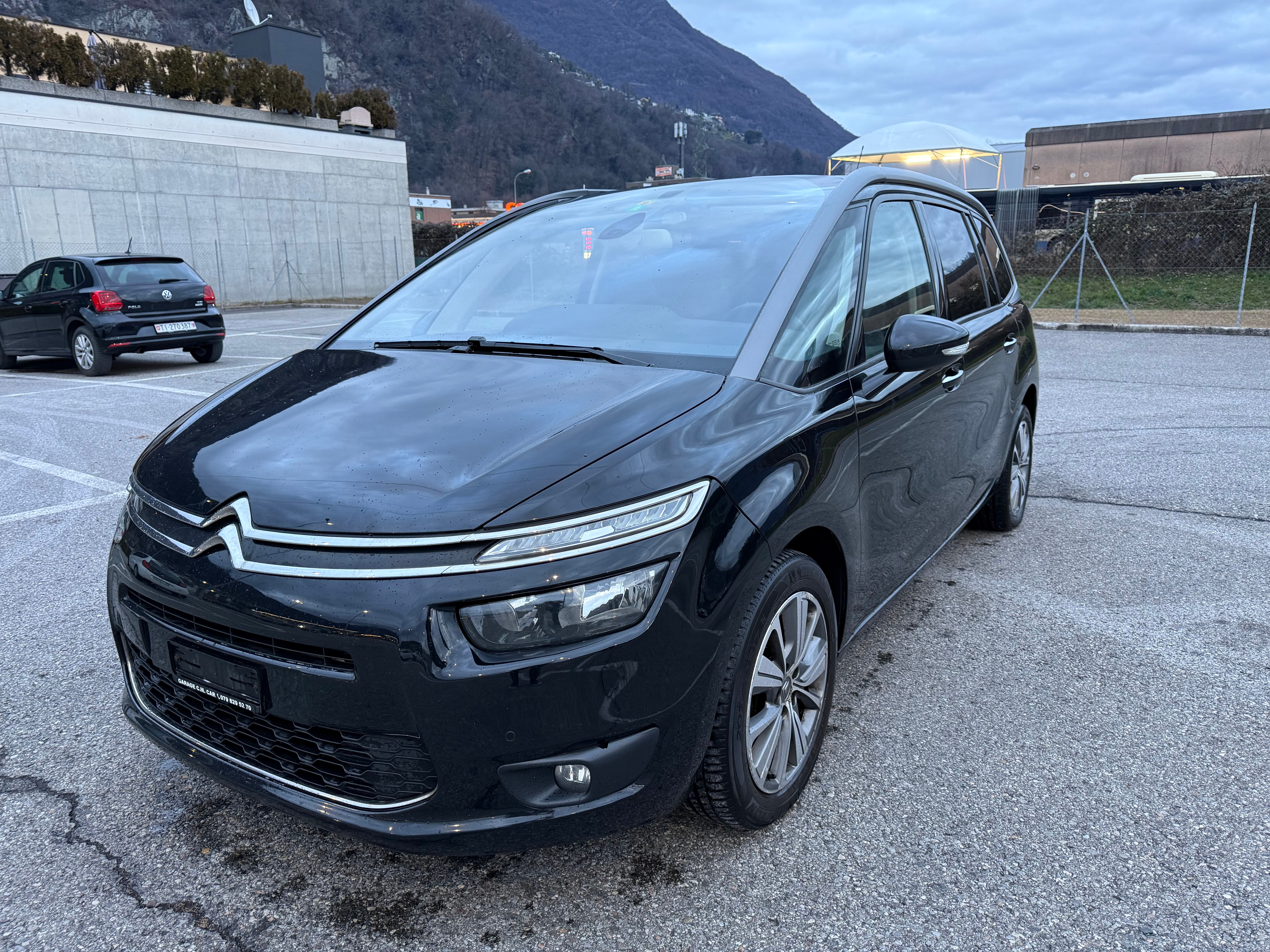 Car photo