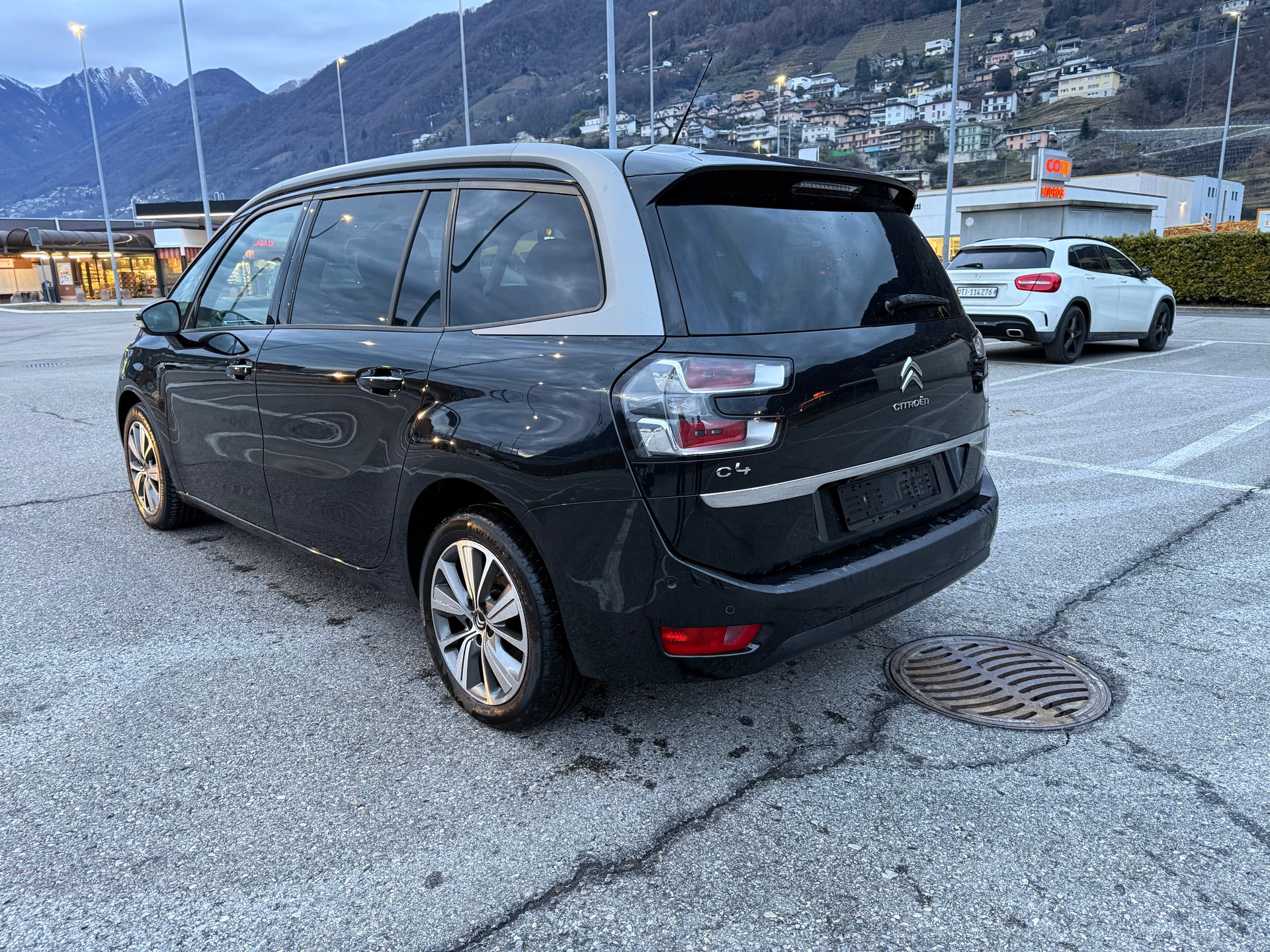 CITROEN Grand C4 Picasso 1.6 e-HDi Exclusive EGS6-image-4