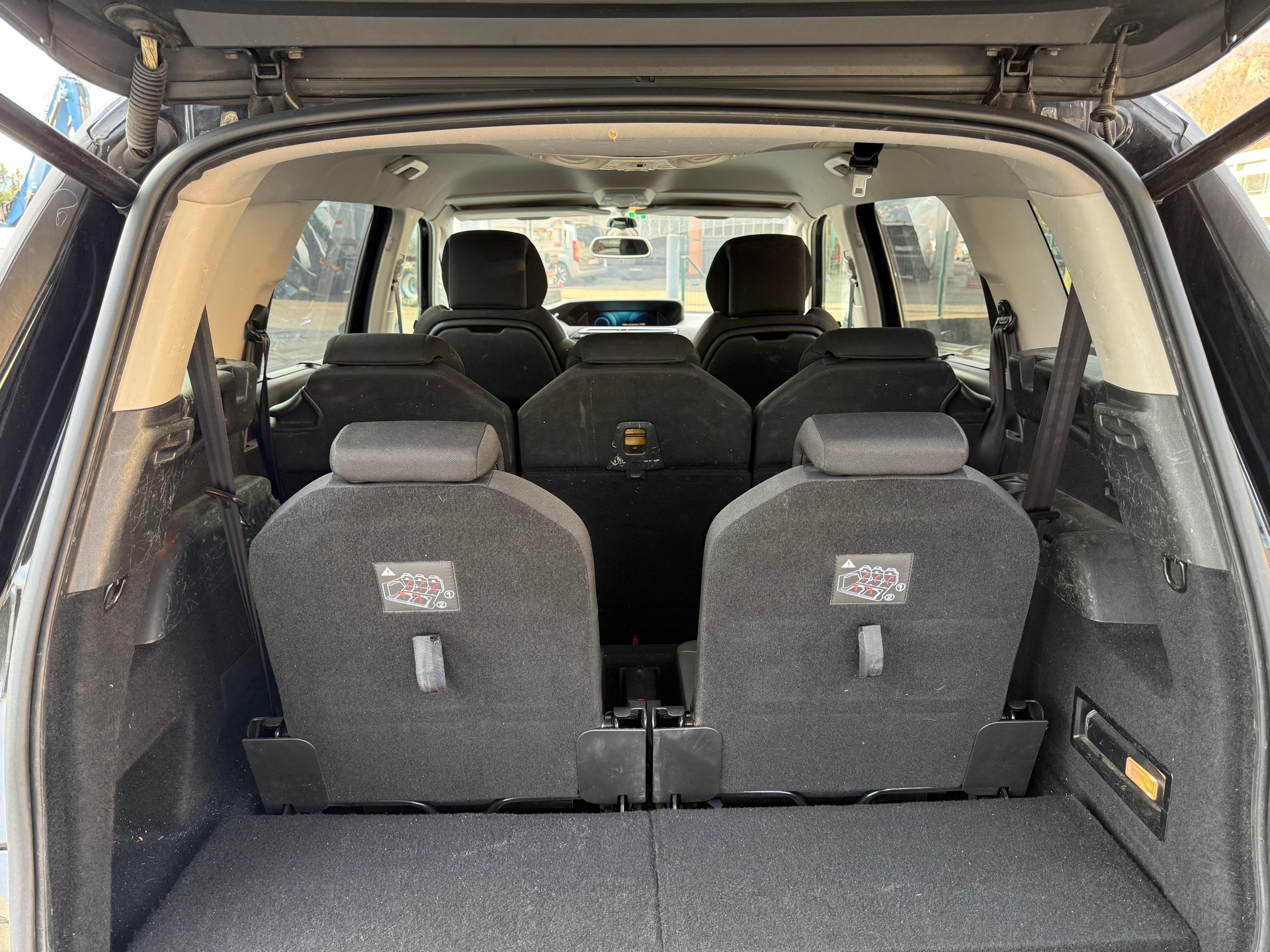 CITROEN Grand C4 Picasso 1.6 e-HDi Exclusive EGS6-image-8