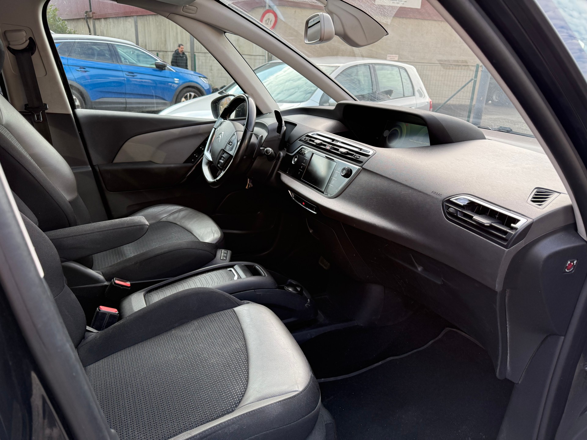 CITROEN Grand C4 Picasso 1.6 e-HDi Exclusive EGS6-image-9
