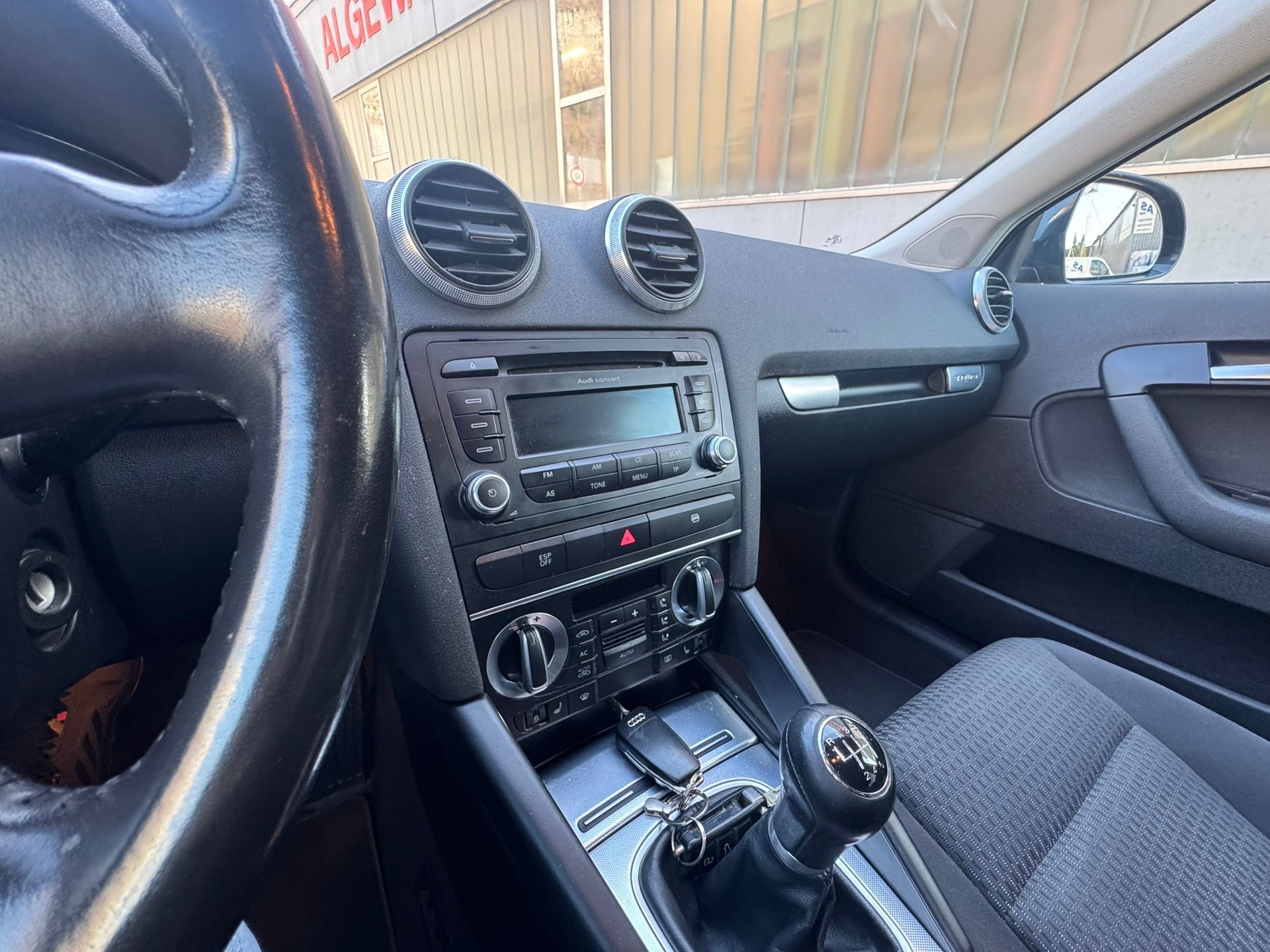 AUDI A3 Sportback 1.8 TFSI Ambiente quattro-image-10