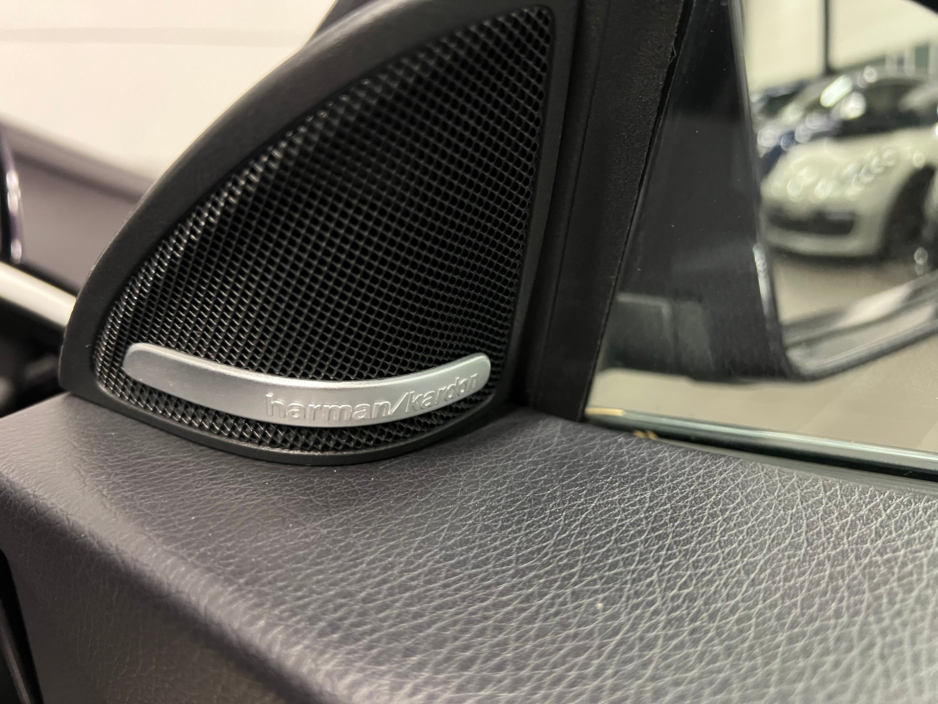 MERCEDES-BENZ CLA 180 AMG Line-image-29