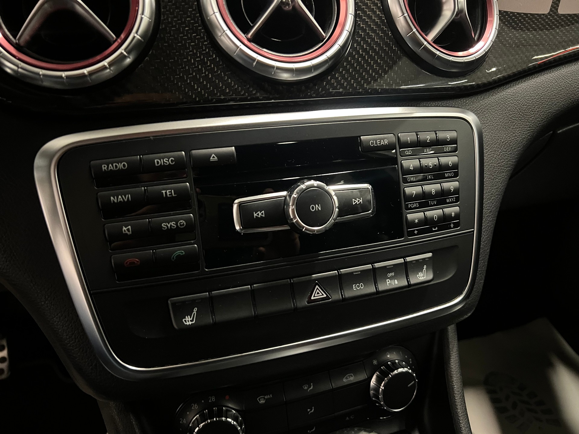 MERCEDES-BENZ CLA 180 AMG Line-image-26