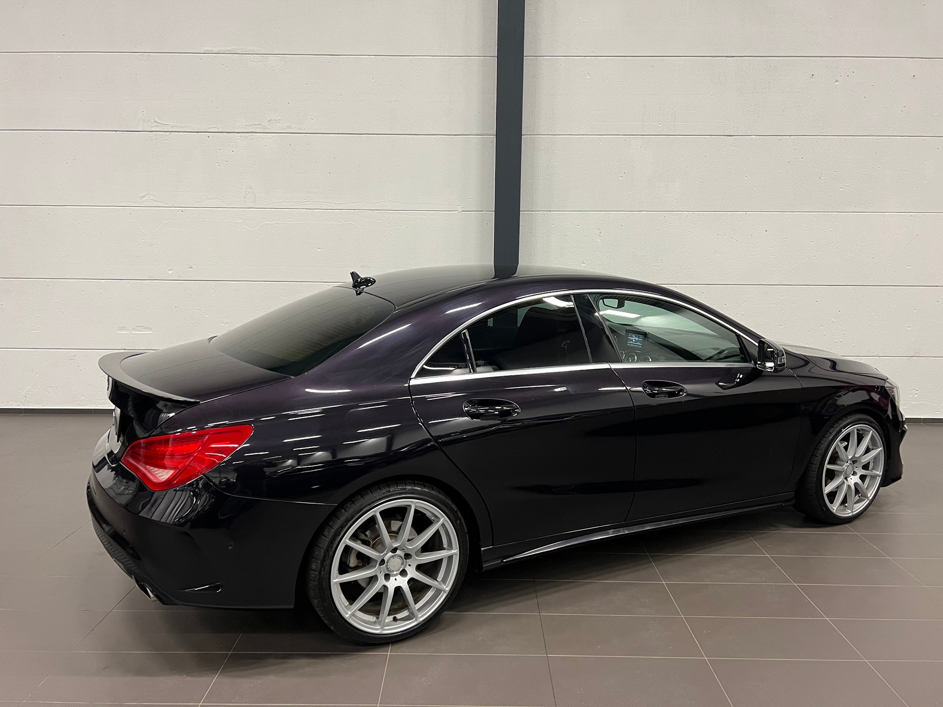 MERCEDES-BENZ CLA 180 AMG Line-image-10