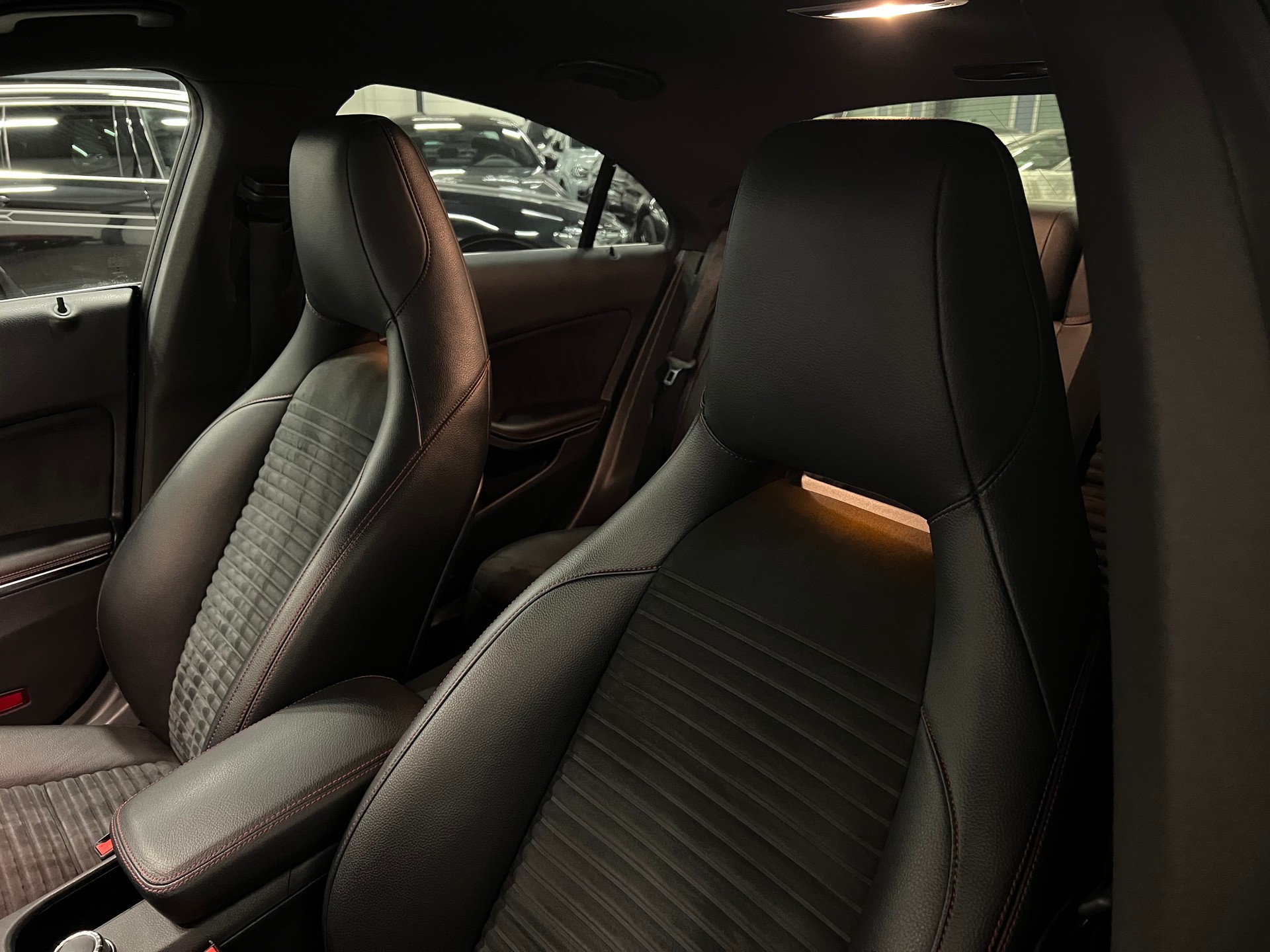 MERCEDES-BENZ CLA 180 AMG Line-image-18