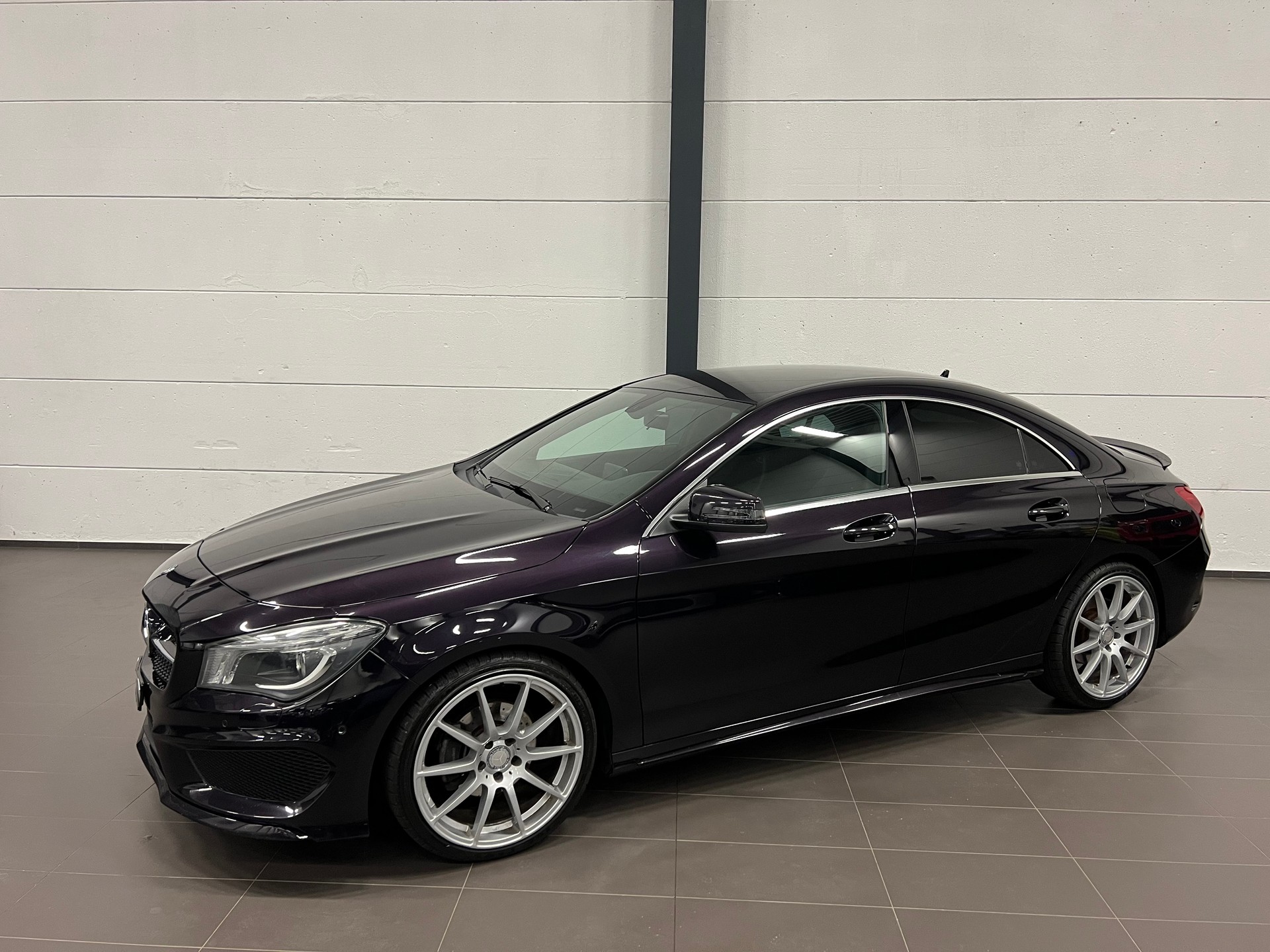 MERCEDES-BENZ CLA 180 AMG Line-image-2