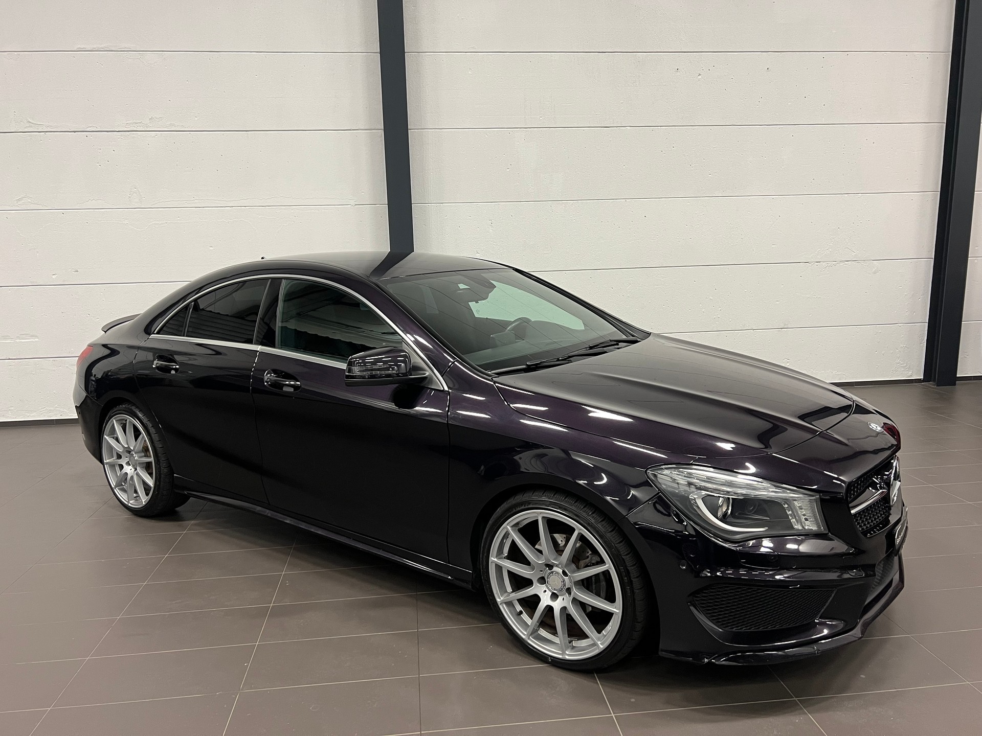 MERCEDES-BENZ CLA 180 AMG Line-image-3