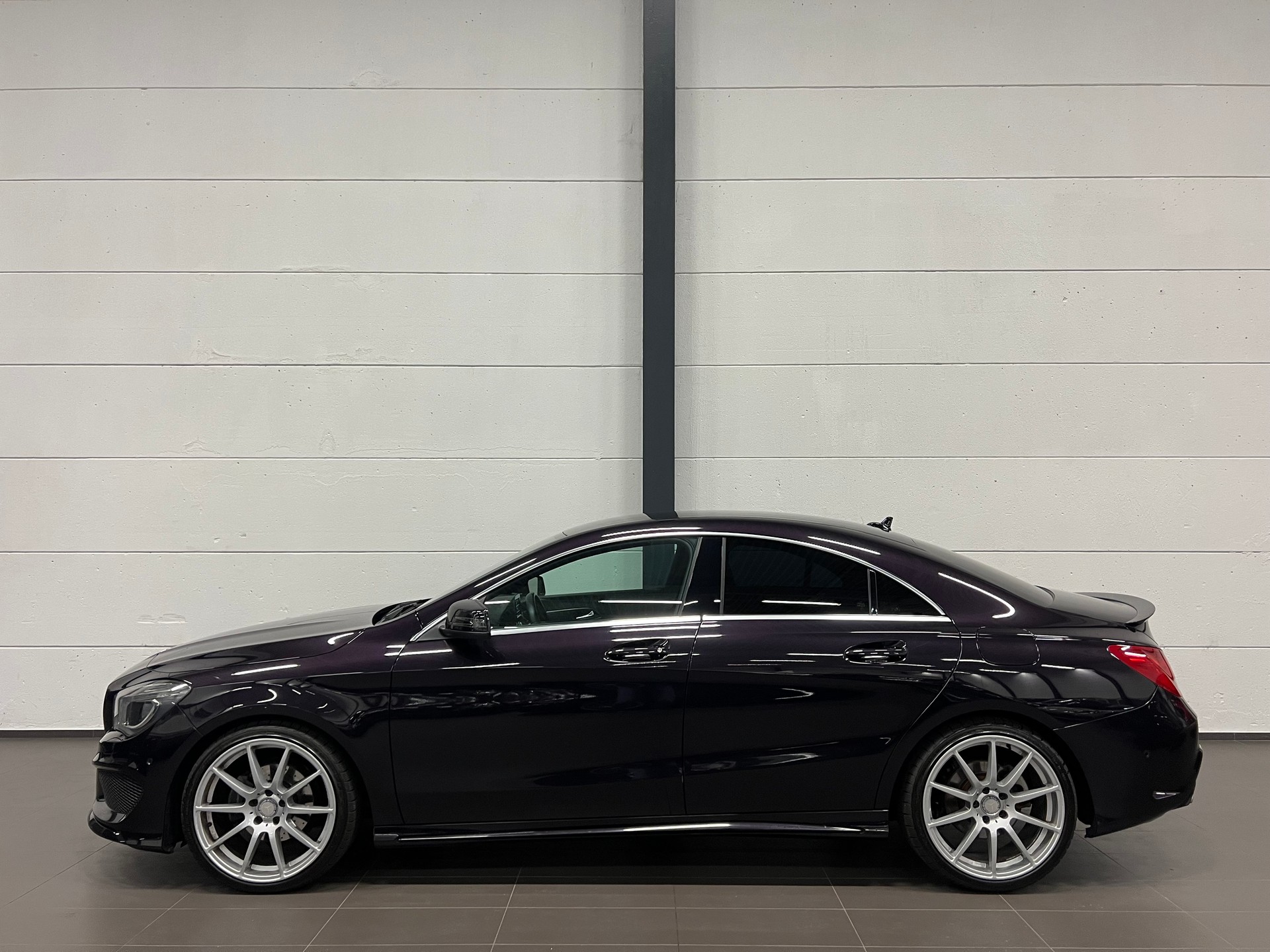 MERCEDES-BENZ CLA 180 AMG Line-image-9