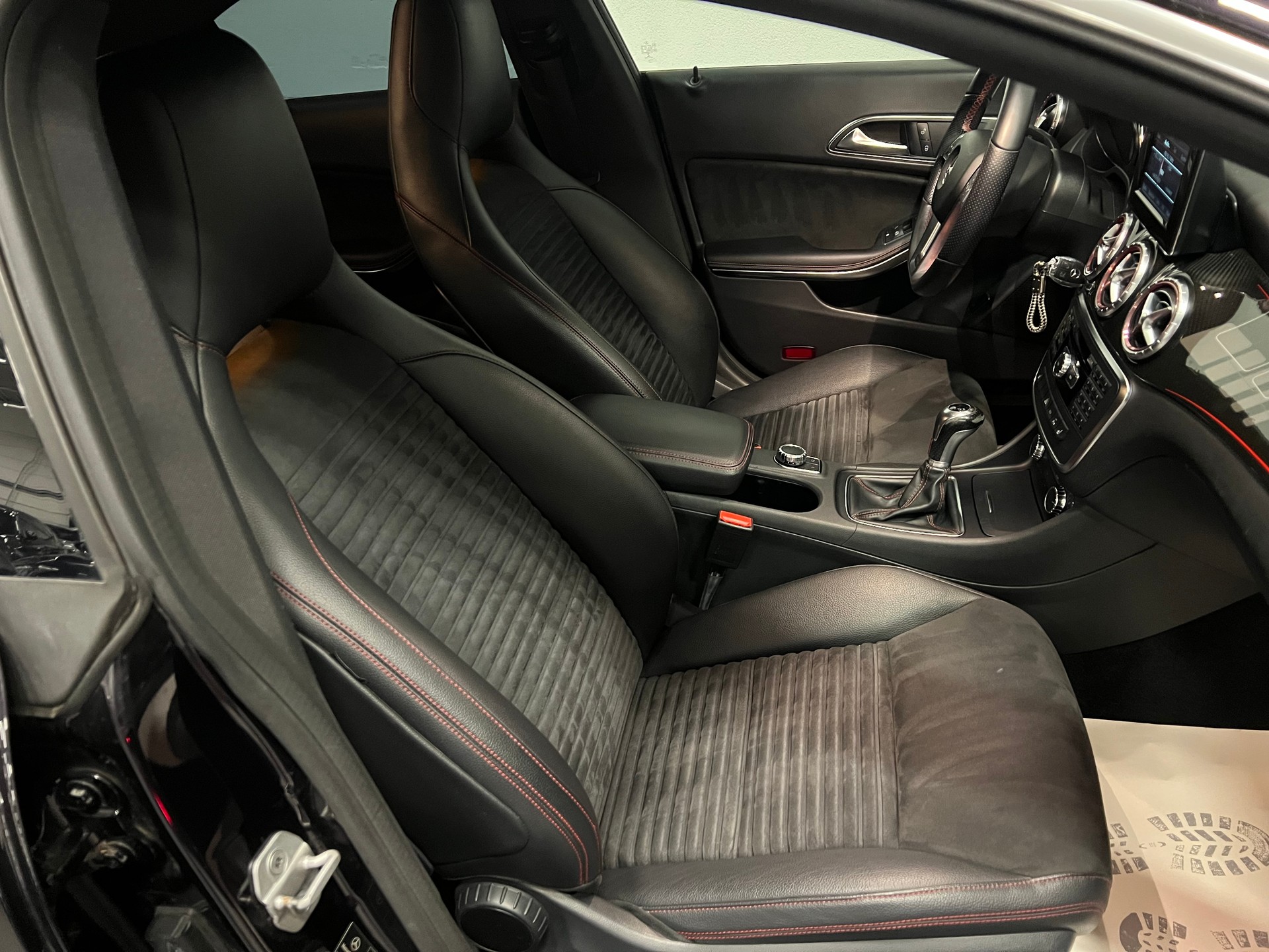 MERCEDES-BENZ CLA 180 AMG Line-image-20