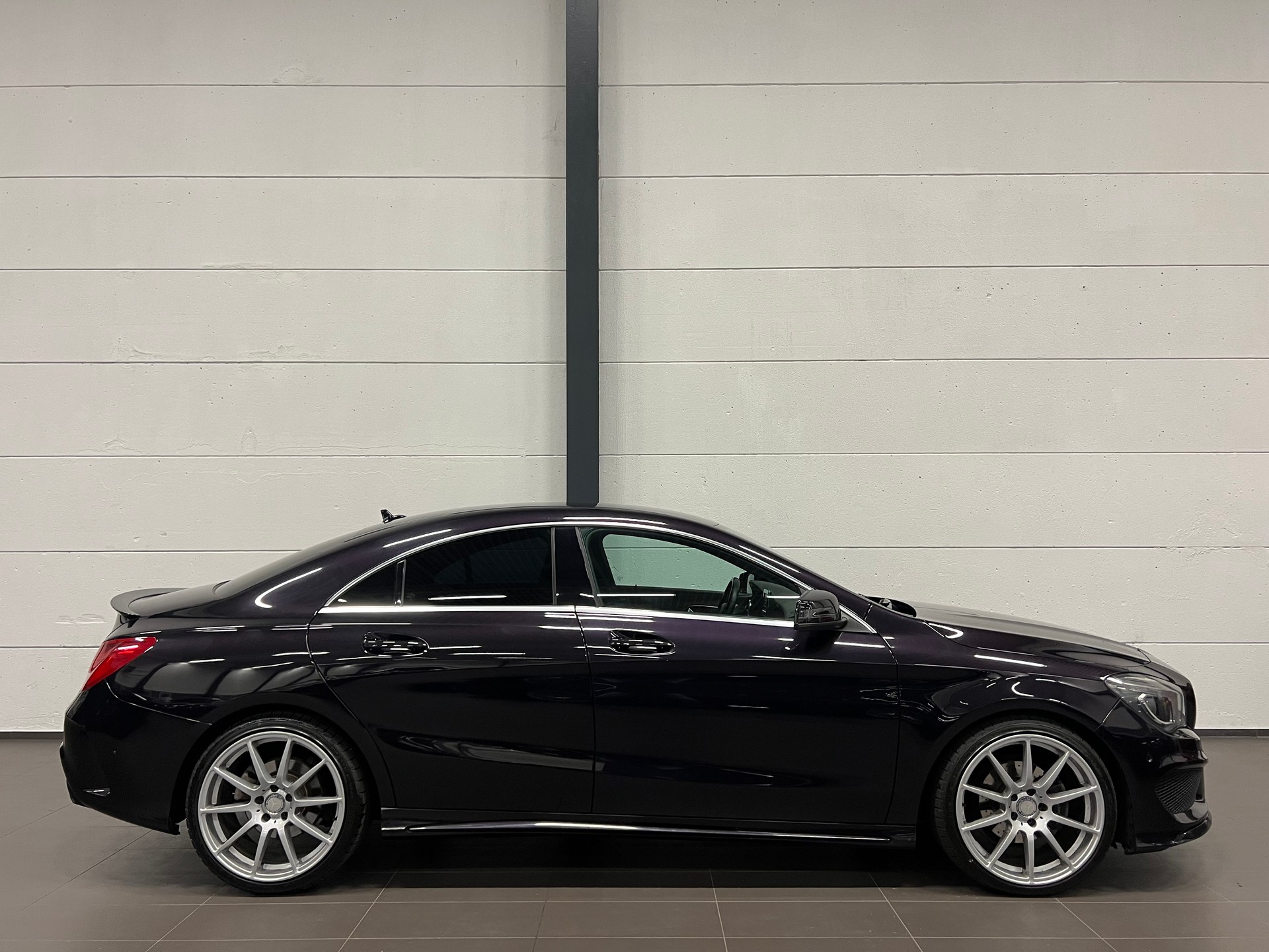 MERCEDES-BENZ CLA 180 AMG Line-image-8