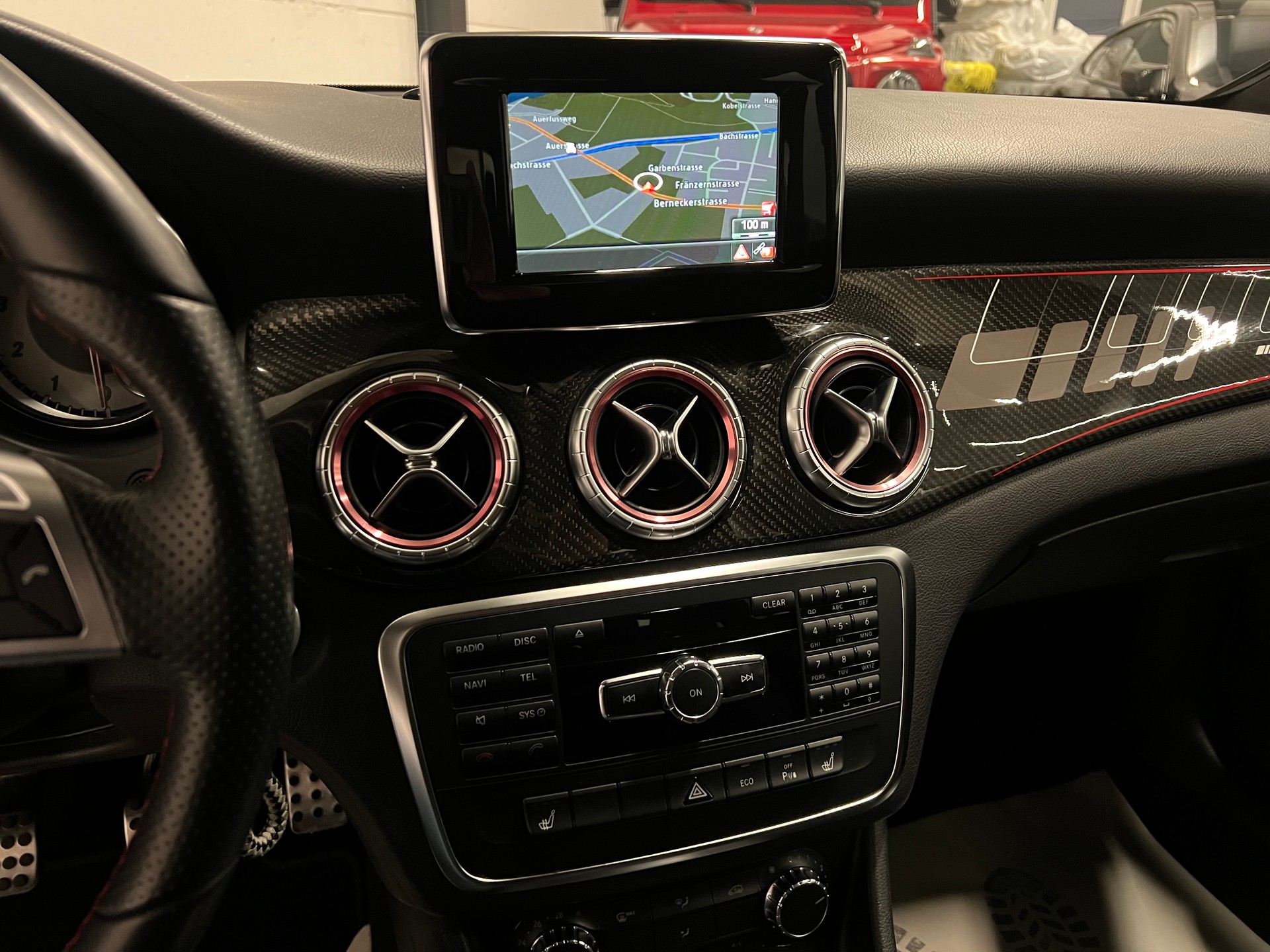 MERCEDES-BENZ CLA 180 AMG Line-image-24