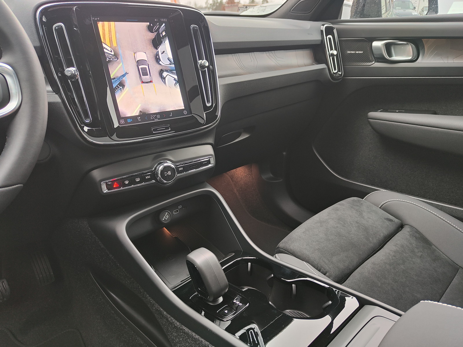 VOLVO EX40 Twin Black Edition AWD-image-10