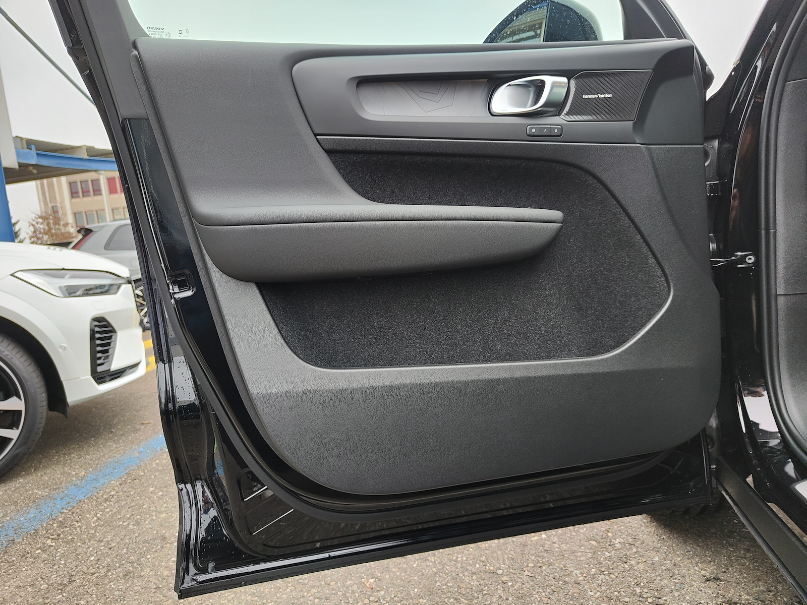 VOLVO EX40 Twin Black Edition AWD-image-14