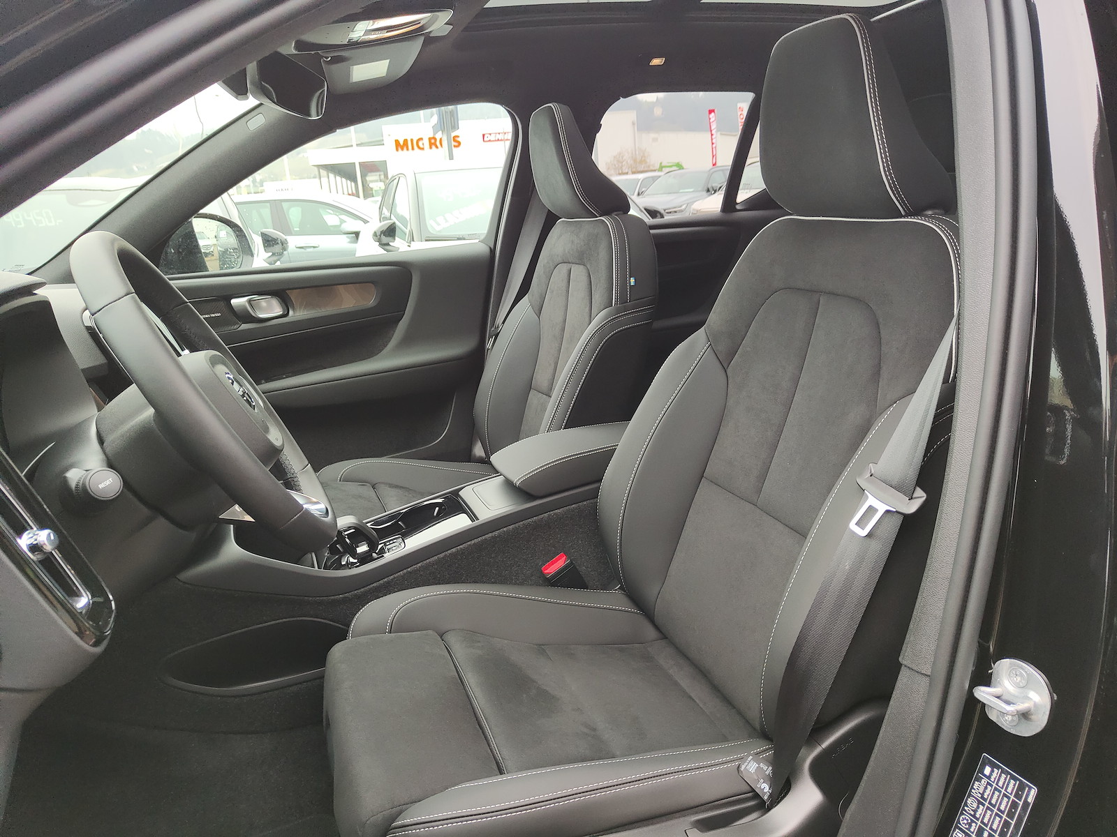 VOLVO EX40 Twin Black Edition AWD-image-7