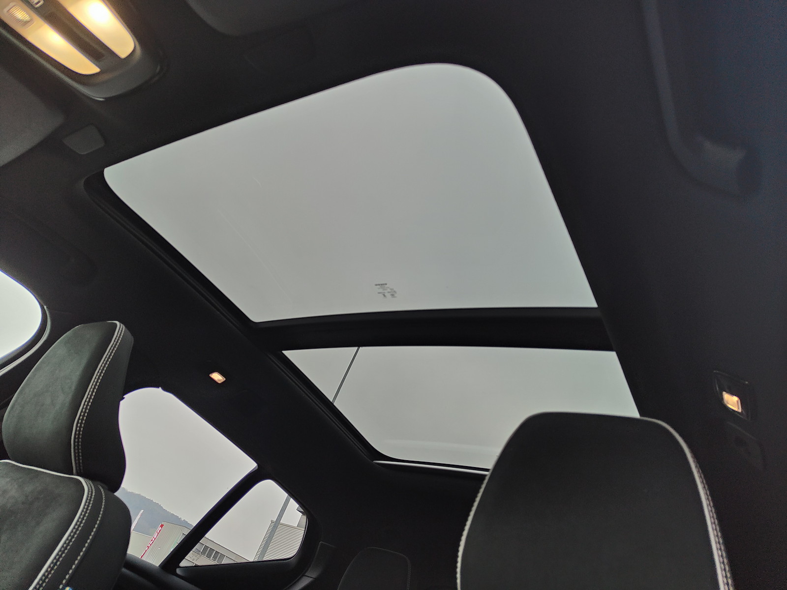 VOLVO EX40 Twin Black Edition AWD-image-13