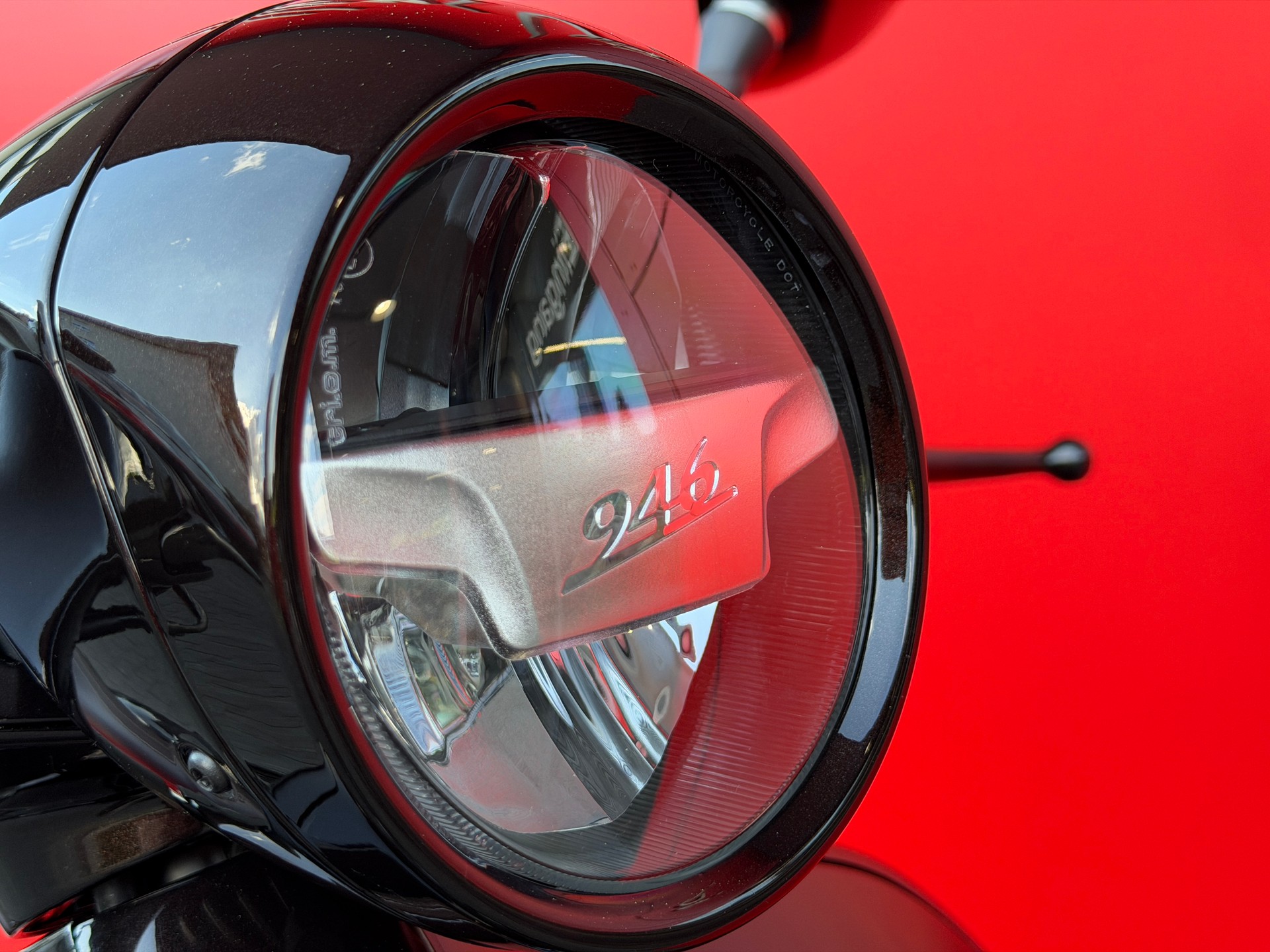 PIAGGIO Vespa 946 Horse-image-9