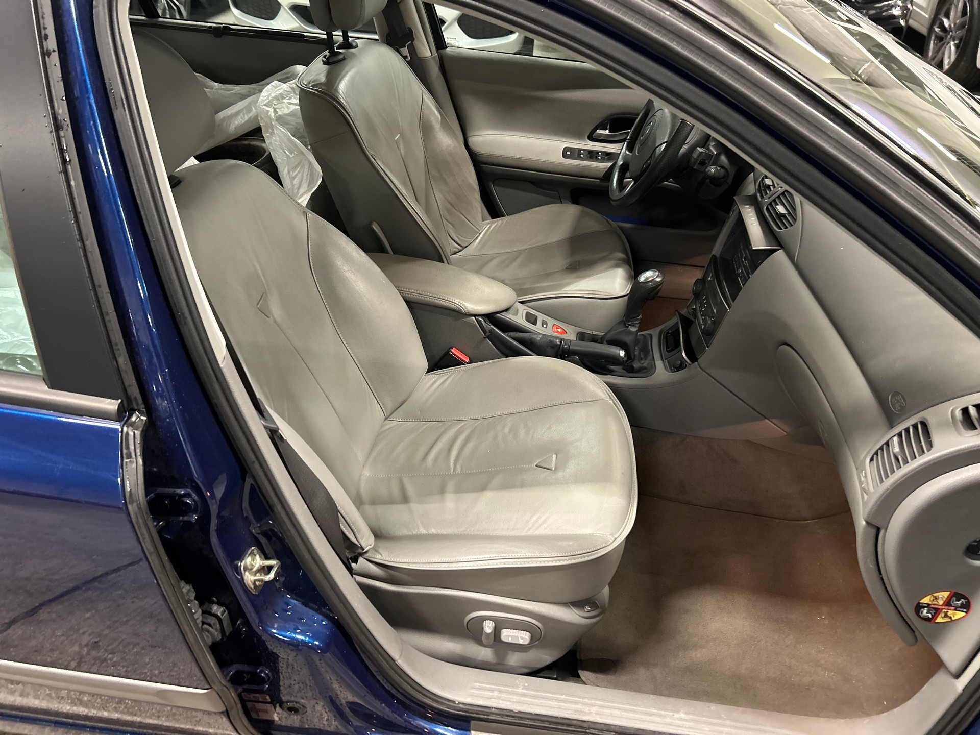 RENAULT Laguna 3.0 V6 24V Initiale Automatic-image-11