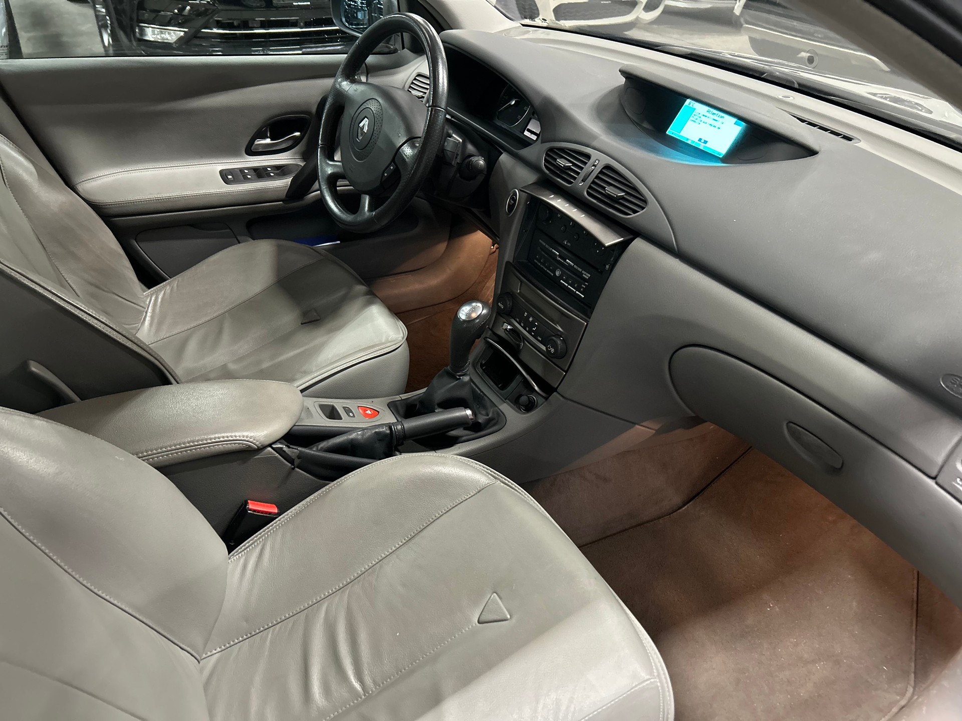 RENAULT Laguna 3.0 V6 24V Initiale Automatic-image-12