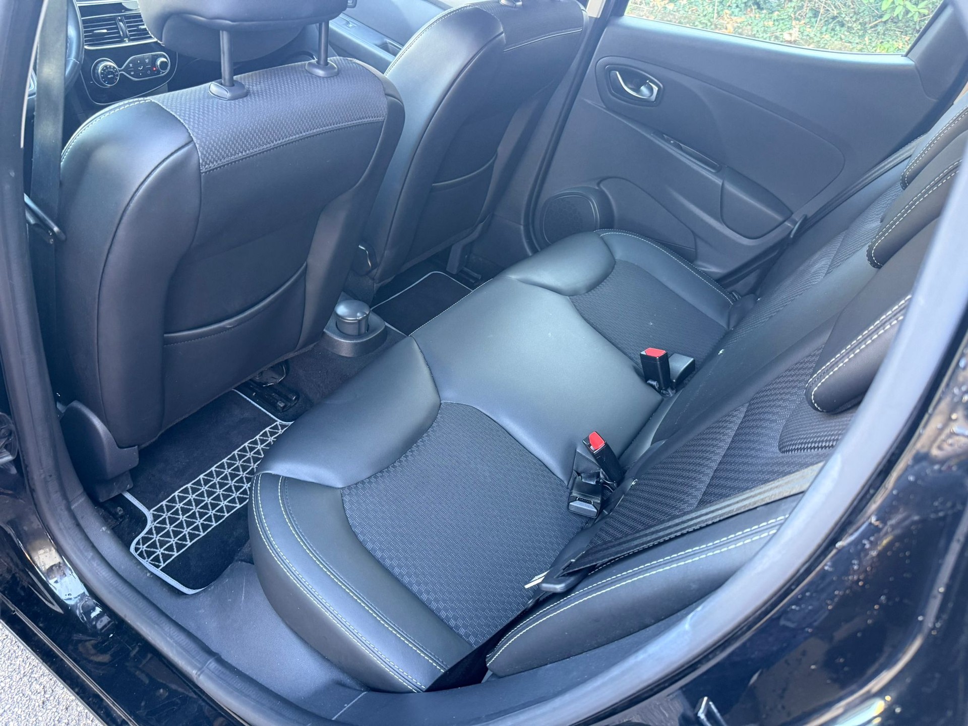 RENAULT Clio 1.2 16V T Zen-image-7