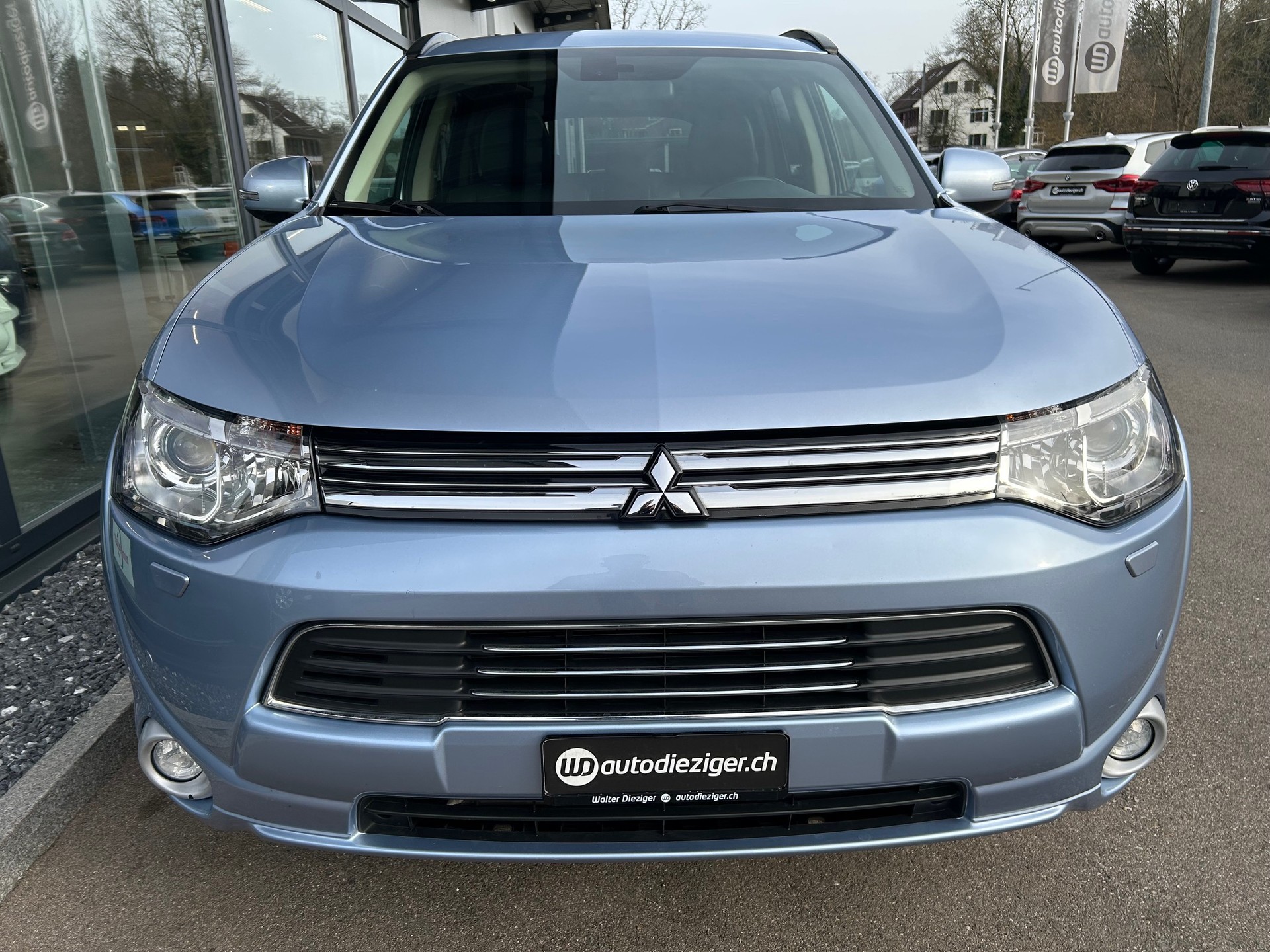 MITSUBISHI Outlander 2.0 PHEV Navigator eAssist-image-1