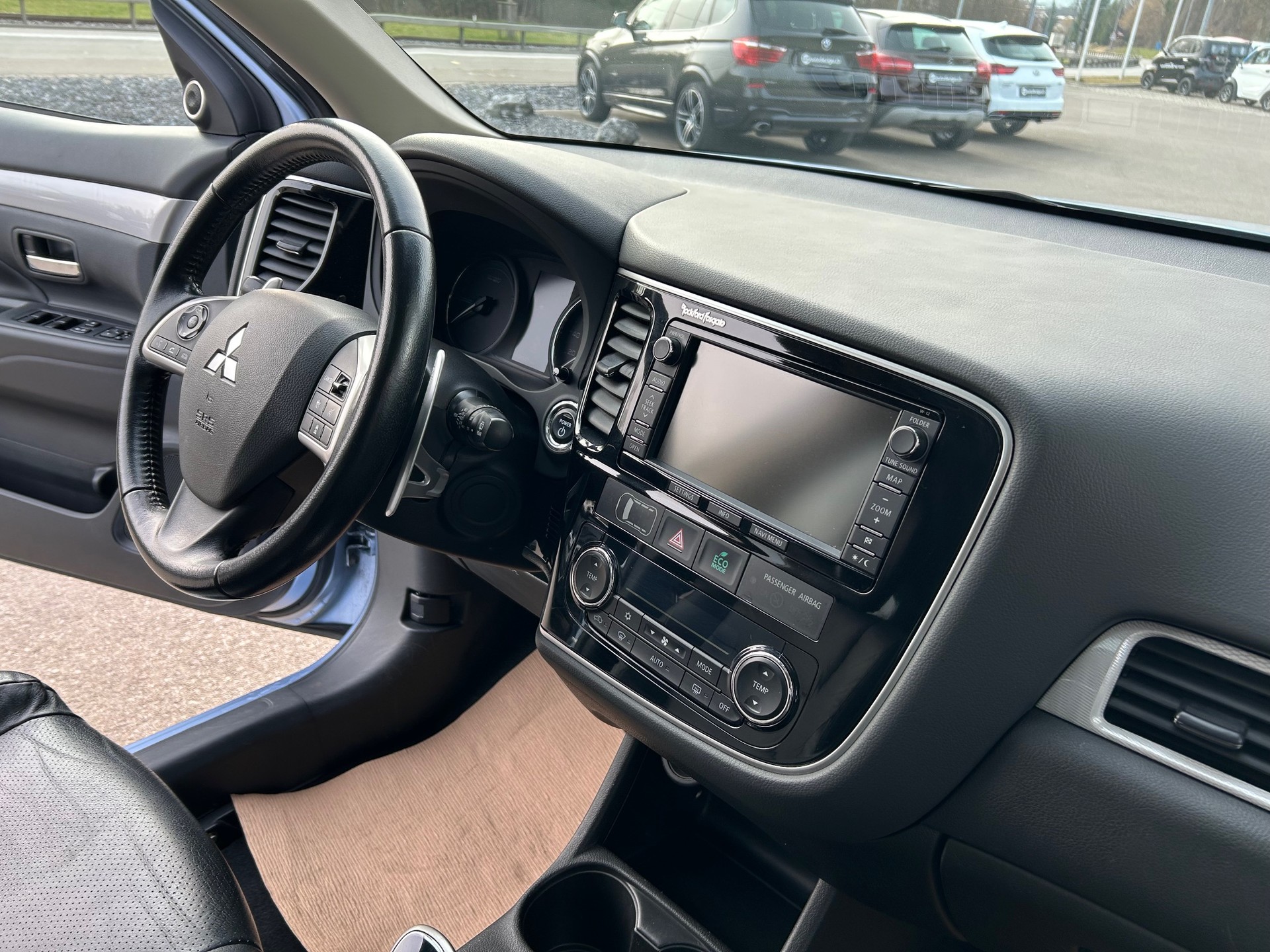 MITSUBISHI Outlander 2.0 PHEV Navigator eAssist-image-11