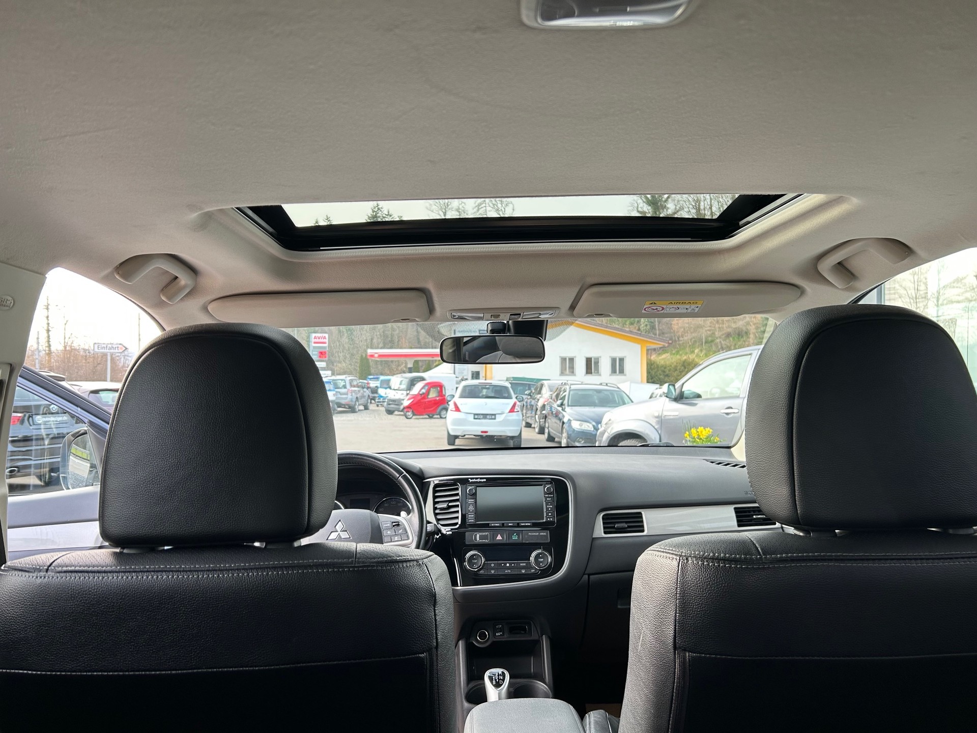 MITSUBISHI Outlander 2.0 PHEV Navigator eAssist-image-6
