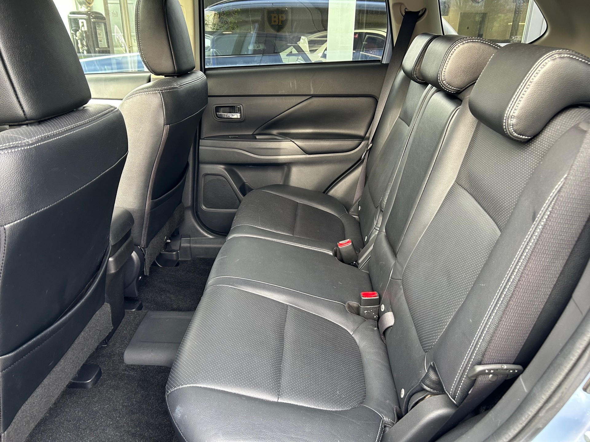MITSUBISHI Outlander 2.0 PHEV Navigator eAssist-image-13