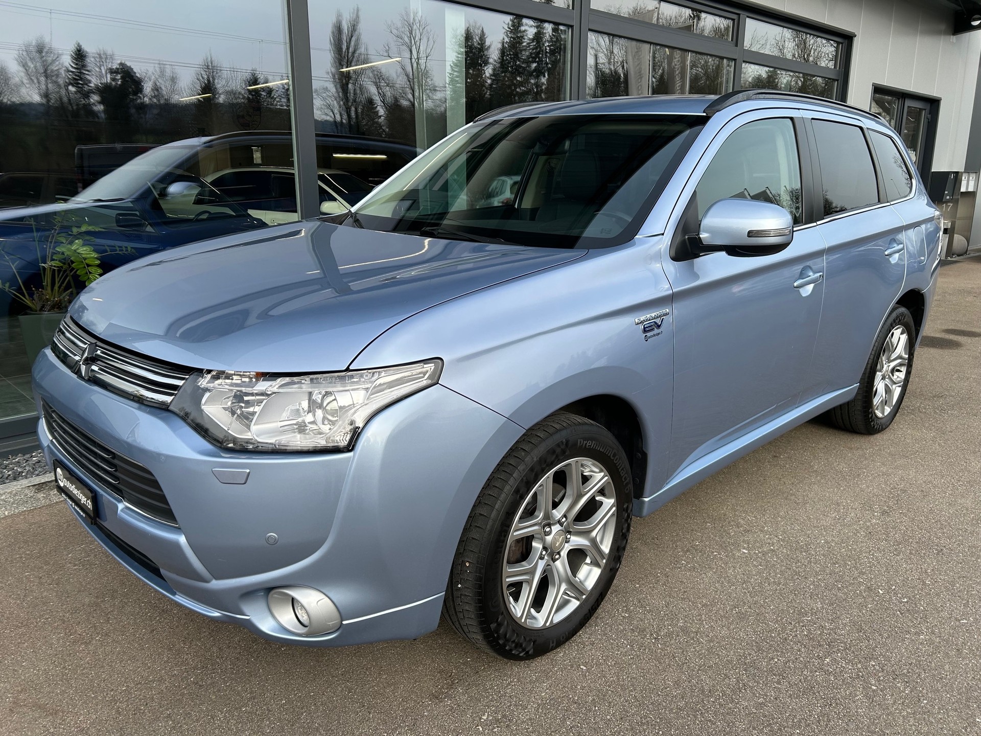 MITSUBISHI Outlander 2.0 PHEV Navigator eAssist-image-3