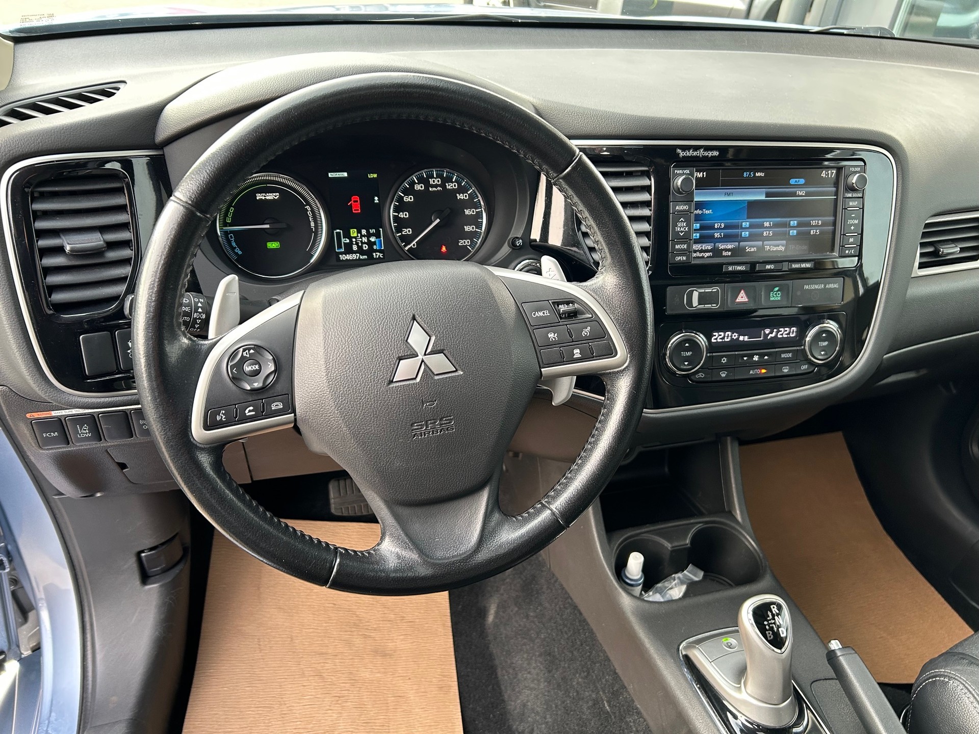MITSUBISHI Outlander 2.0 PHEV Navigator eAssist-image-9