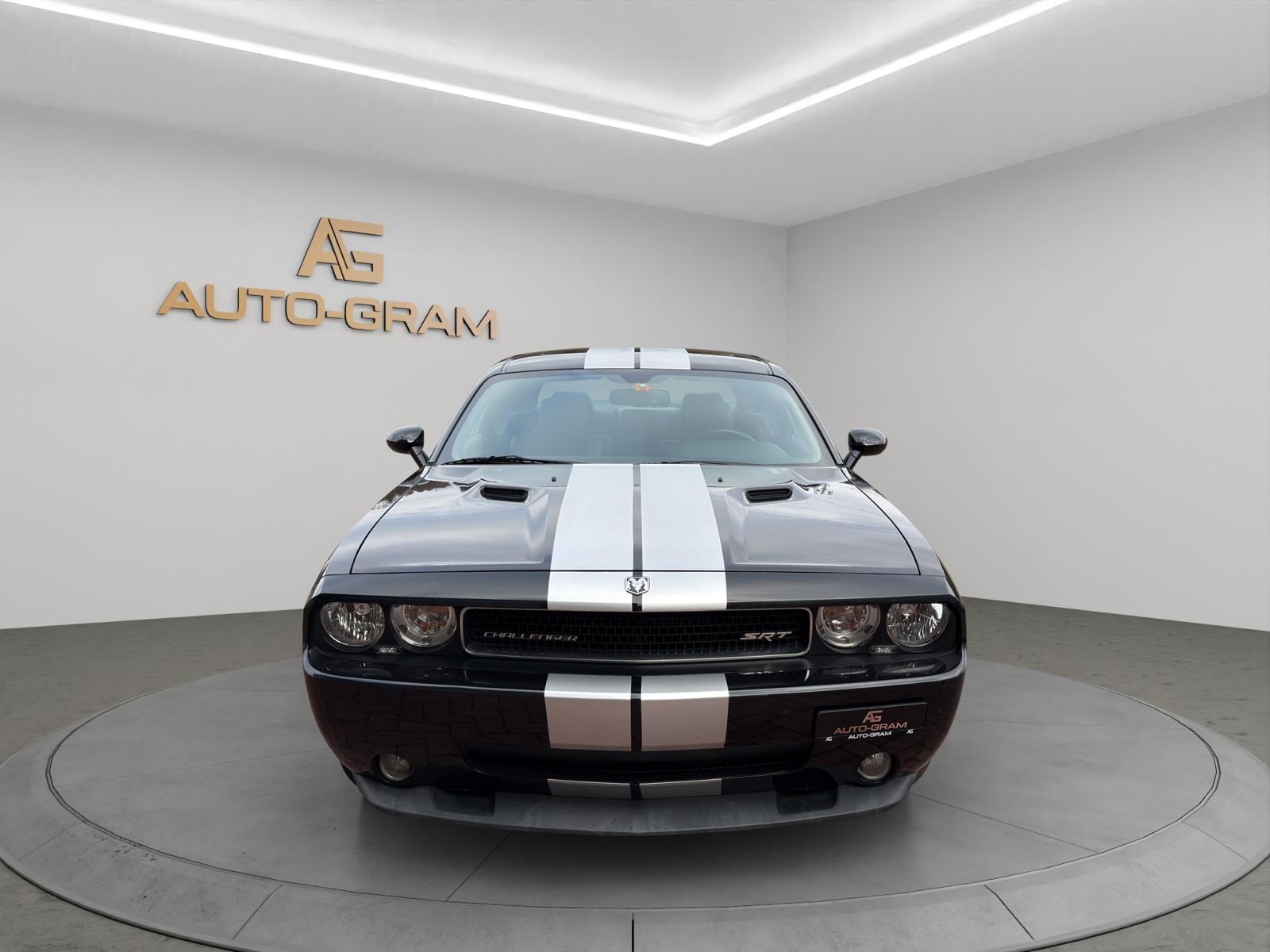 DODGE SRT8-image-7