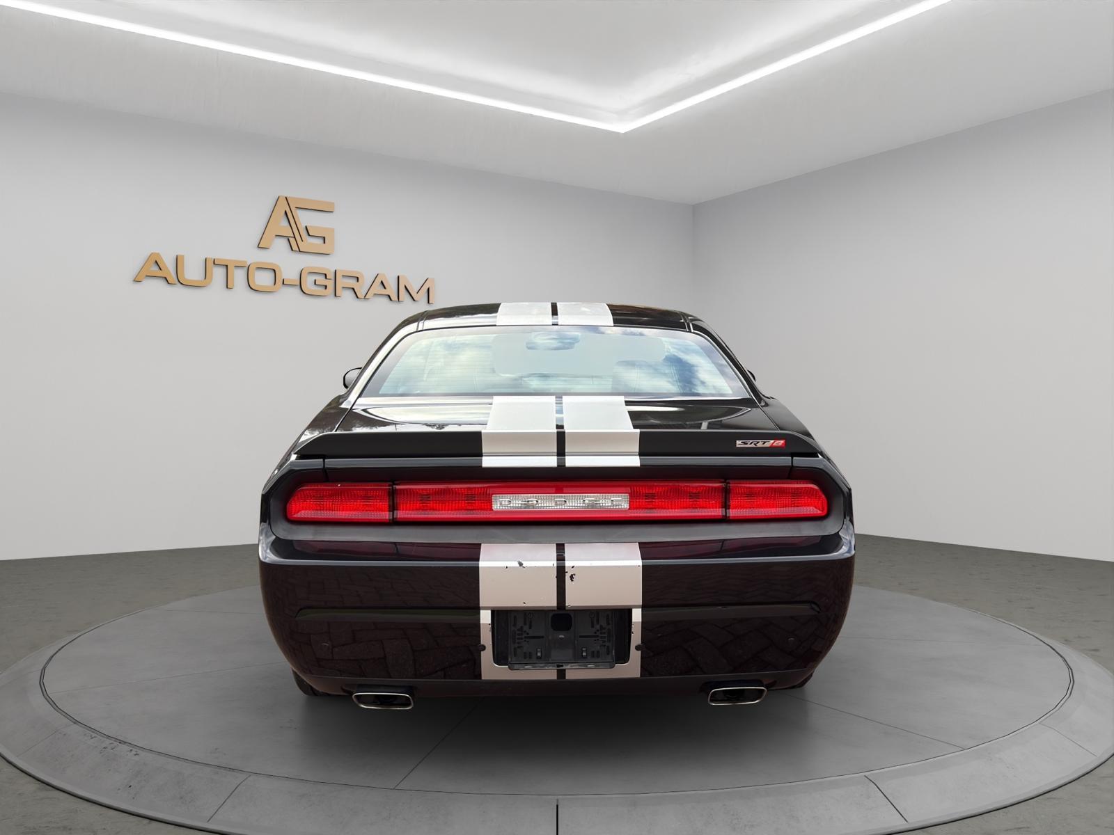 DODGE SRT8-image-3