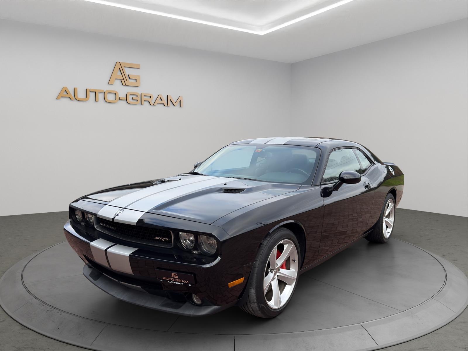 DODGE SRT8-image-0
