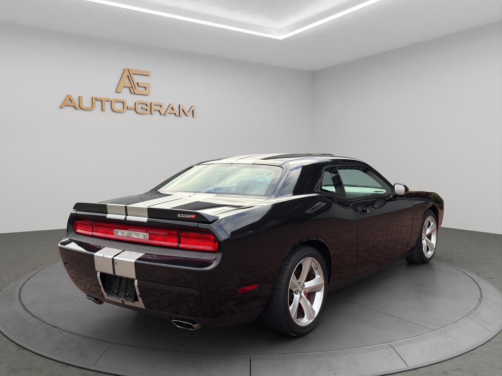 DODGE SRT8-image-4