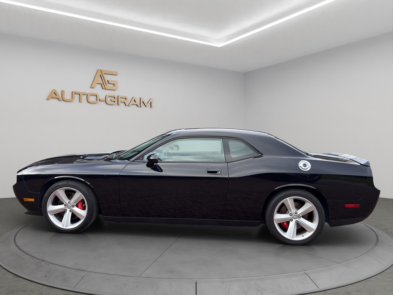 DODGE SRT8-image-1