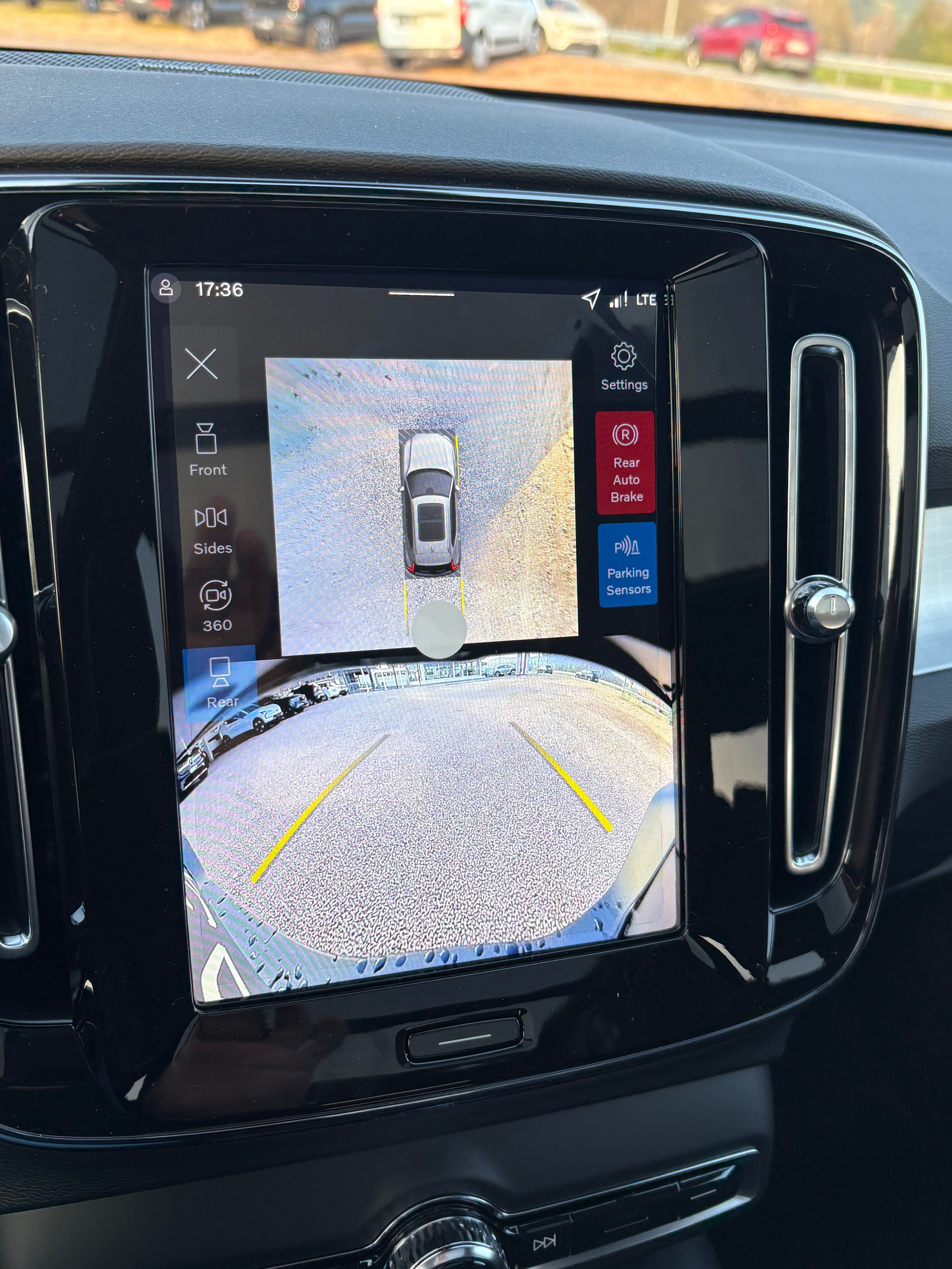 VOLVO XC40 B3 Benzin Mild Hybrid Plus Dark DCT-image-8