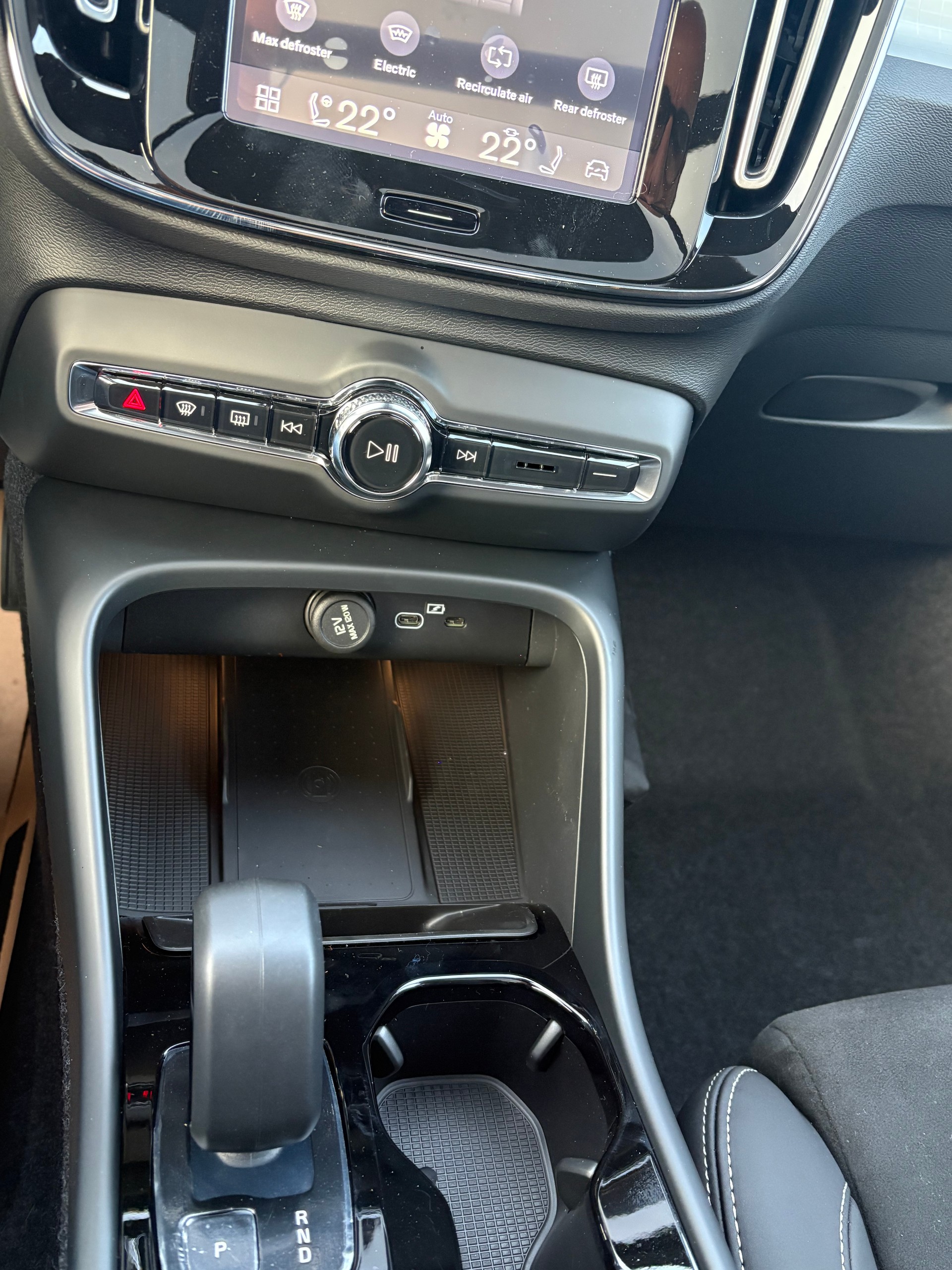 VOLVO XC40 B3 Benzin Mild Hybrid Plus Dark DCT-image-10
