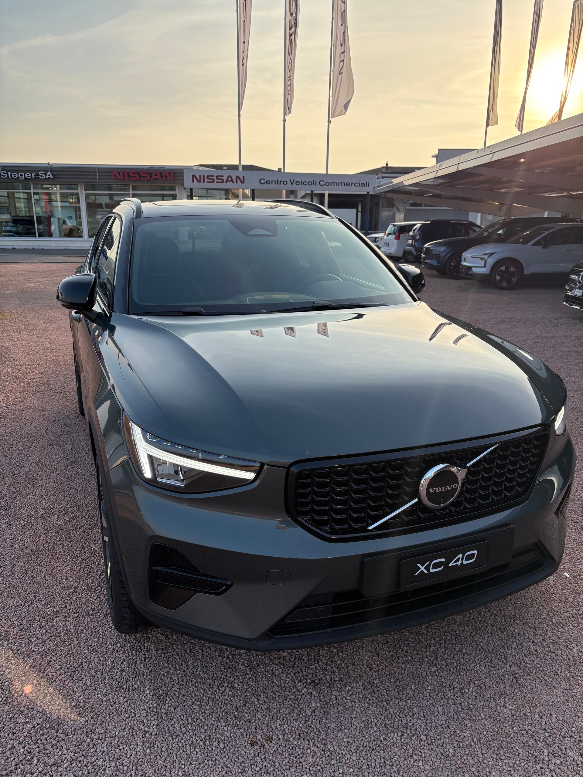 VOLVO XC40 B3 Benzin Mild Hybrid Plus Dark DCT-image-1