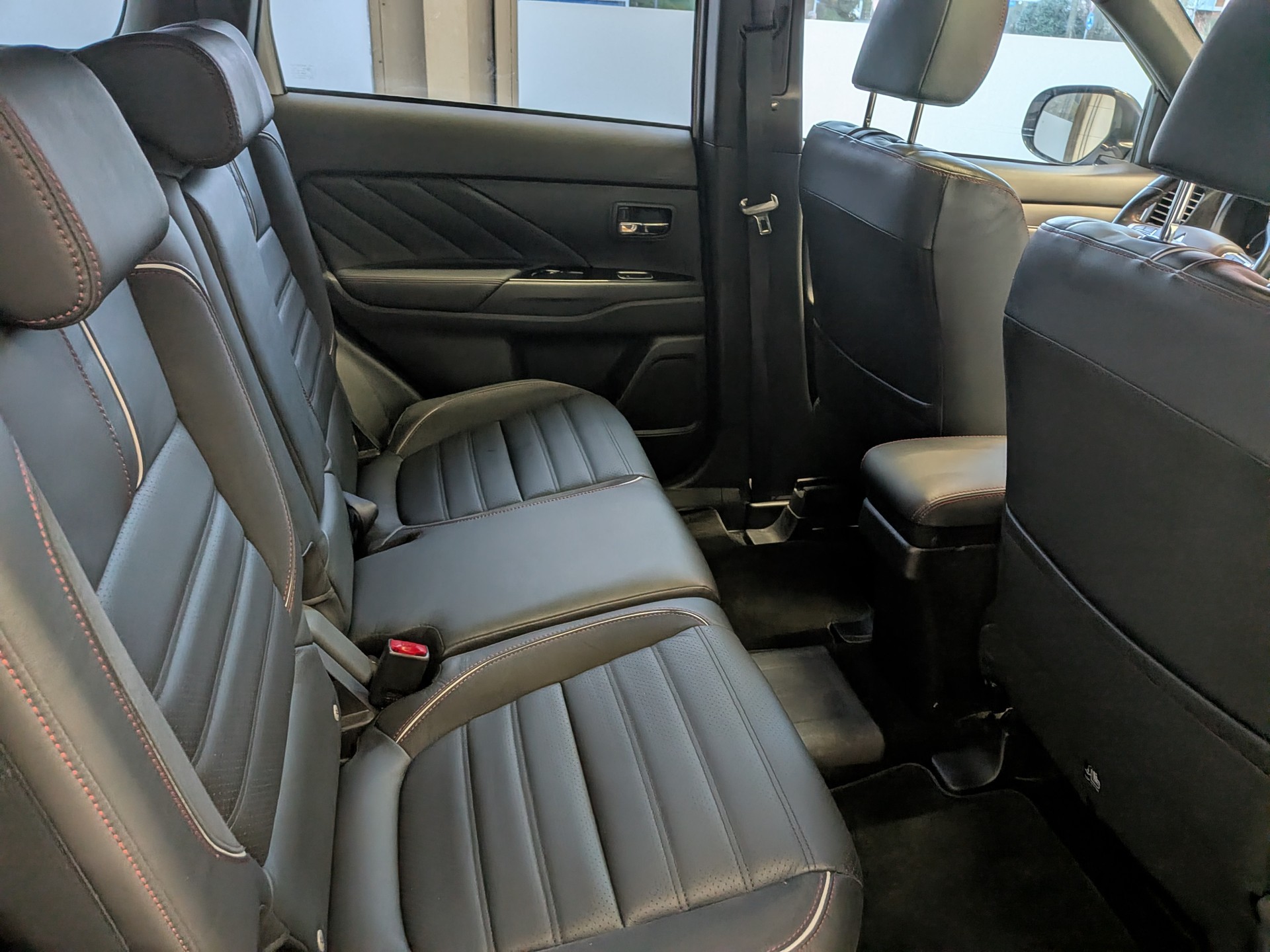 MITSUBISHI Outlander 2.0 PHEV Diamond Annivers. 4WD Automatic-image-15