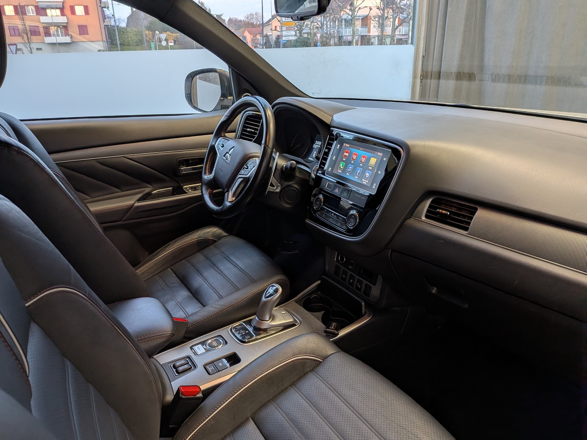 MITSUBISHI Outlander 2.0 PHEV Diamond Annivers. 4WD Automatic-image-13