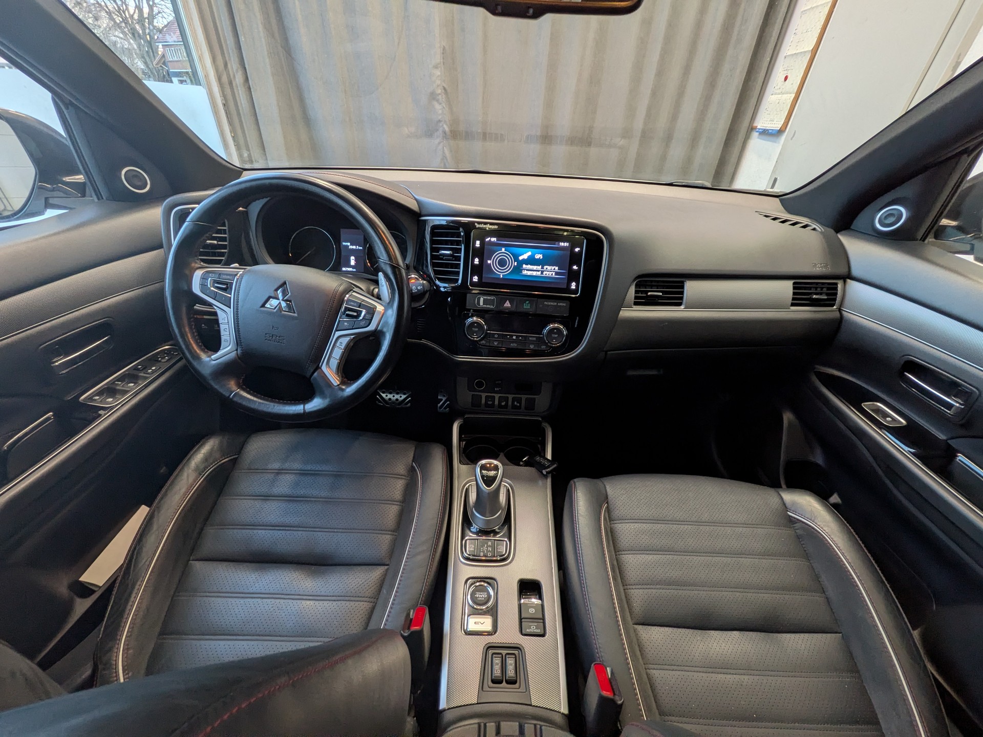 MITSUBISHI Outlander 2.0 PHEV Diamond Annivers. 4WD Automatic-image-7